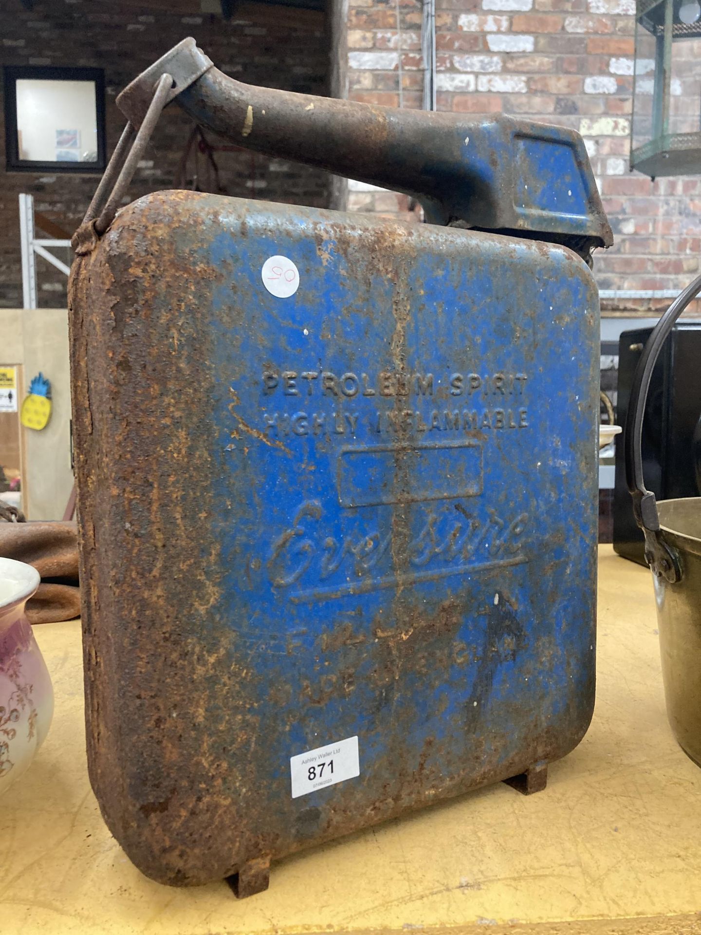 A VINTAGE 'EVERSURE' METAL NOZZLE PETROL CAN