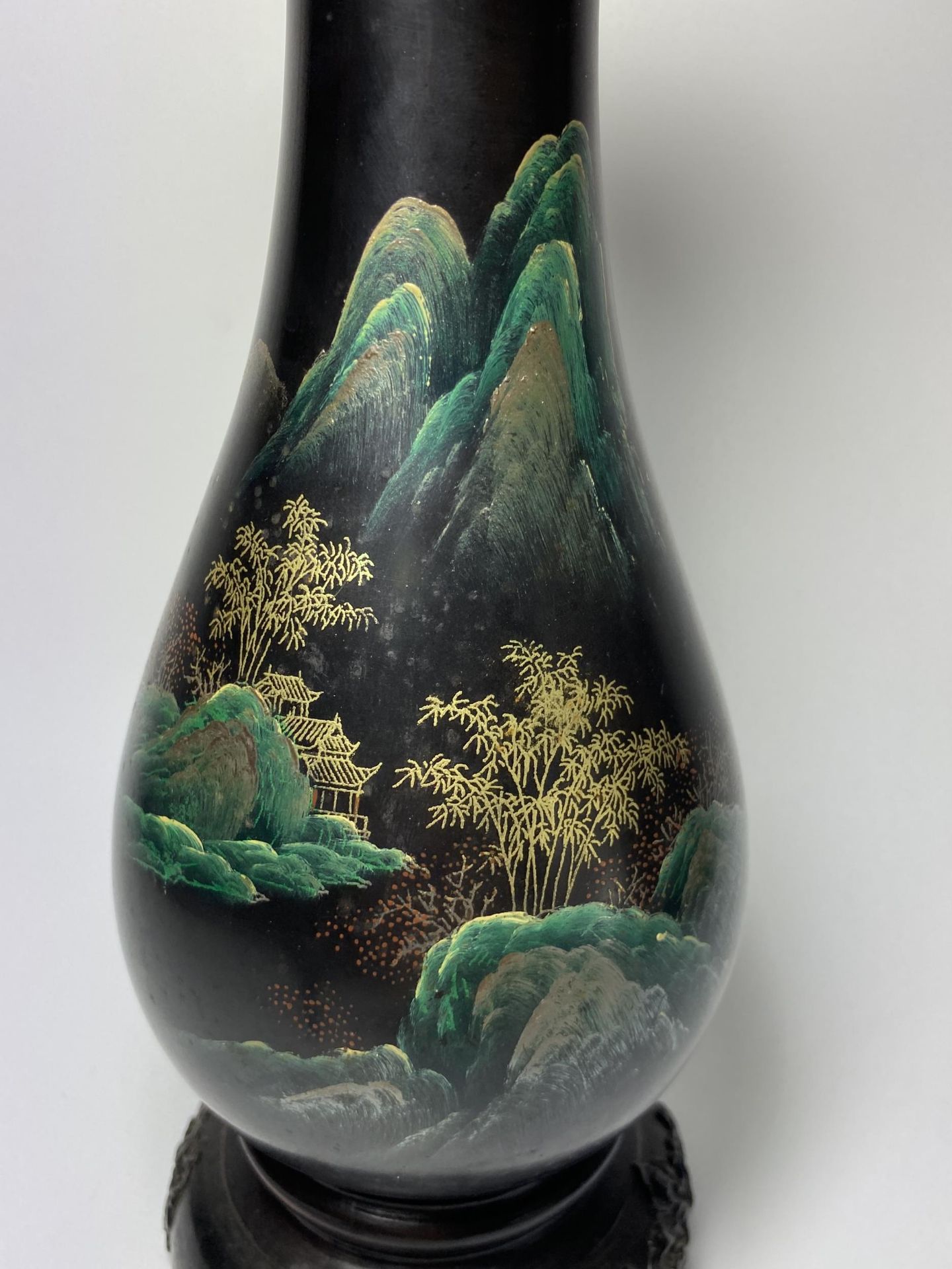 A MID 20TH CENTURY CHINESE FUZHOU BLACK LACQUERED GILT DESIGN VASE ON STAND, HEIGHT 29CM - Image 3 of 7