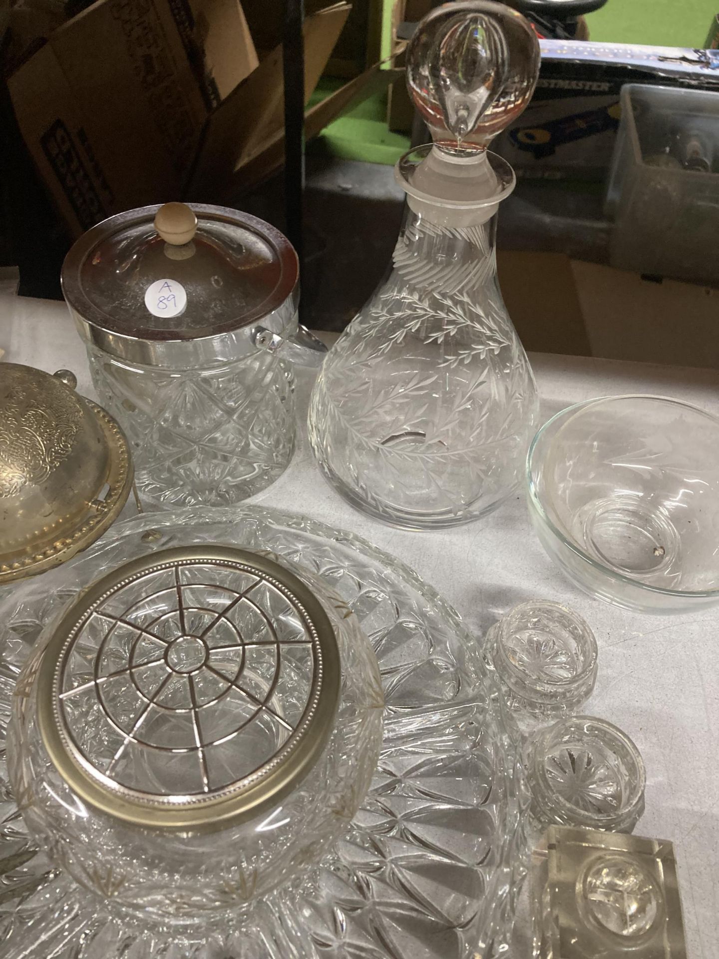 A QUANTITY OF VINTAGE GLASSWARE TO INCLUDE A DECANTER, ICE BUCKET, SERVING PLATTERS, ROSE BOWL, - Image 2 of 2