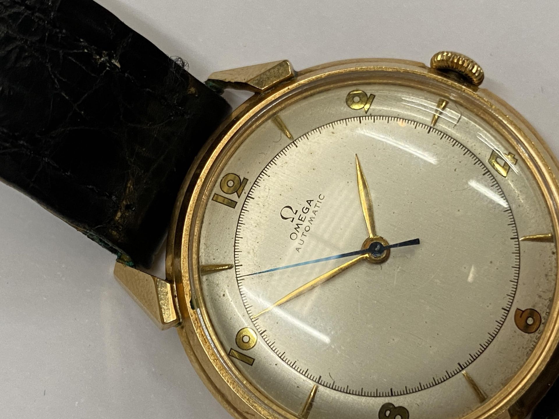 A 1940'S OMEGA BUMPER AUTOMATIC WATCH, YELLOW METAL UNMARKED CASE, WITH NON ORIGINAL BOX, WORKING AT - Image 4 of 8