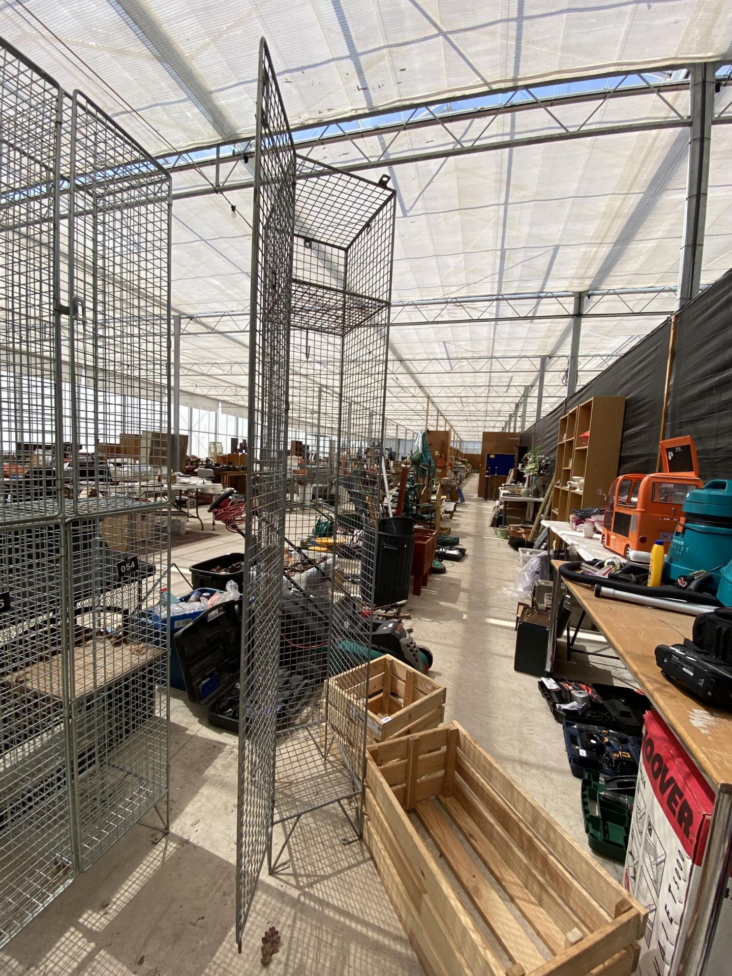A TALL METAL CAGE / LOCKER - Image 2 of 5