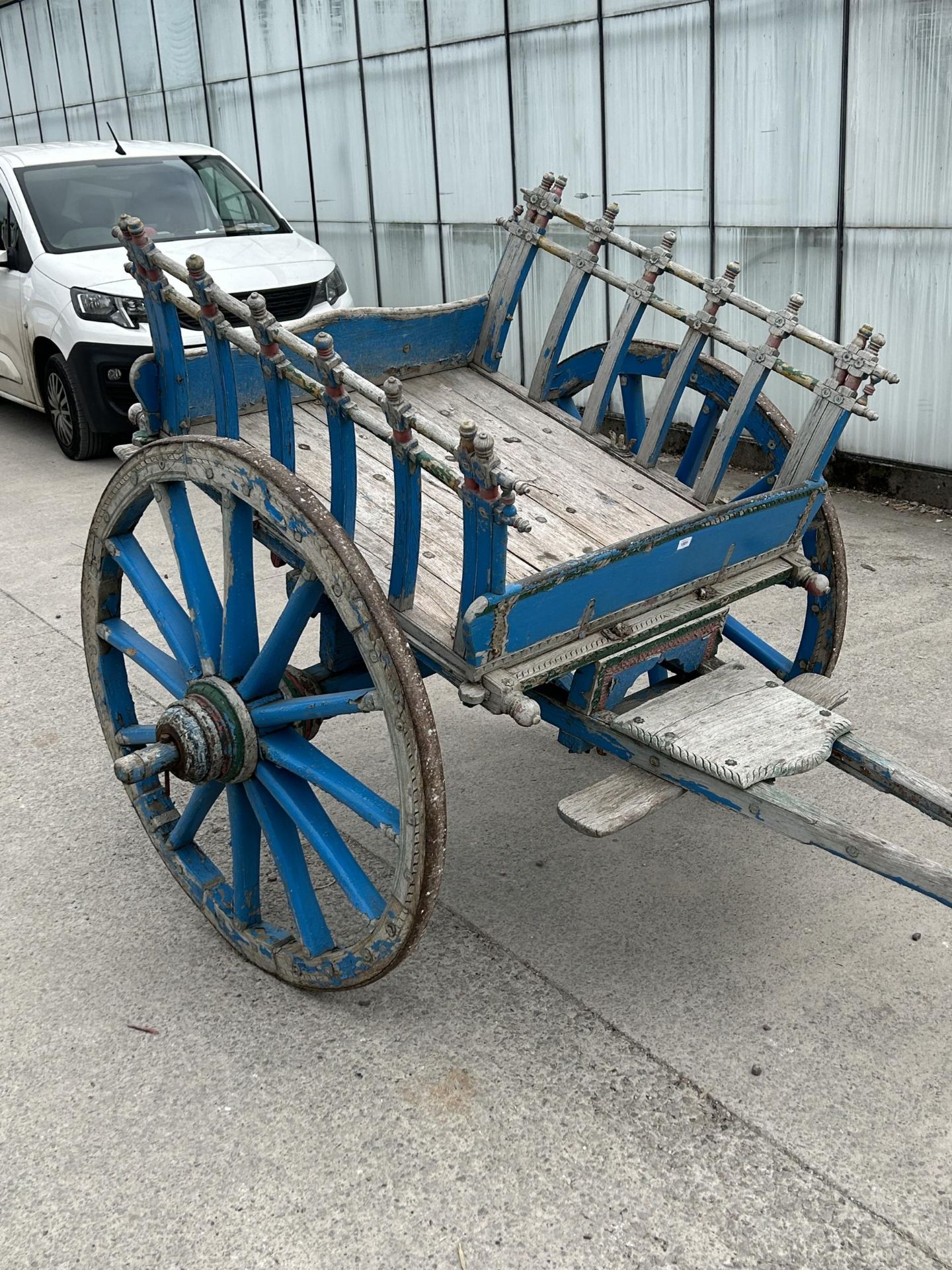 A VINTAGE INDIAN HARDWOOD HORSE CART (APPROX LENGTH 360CM APPROX HEIGHT 140CM) - Image 2 of 6