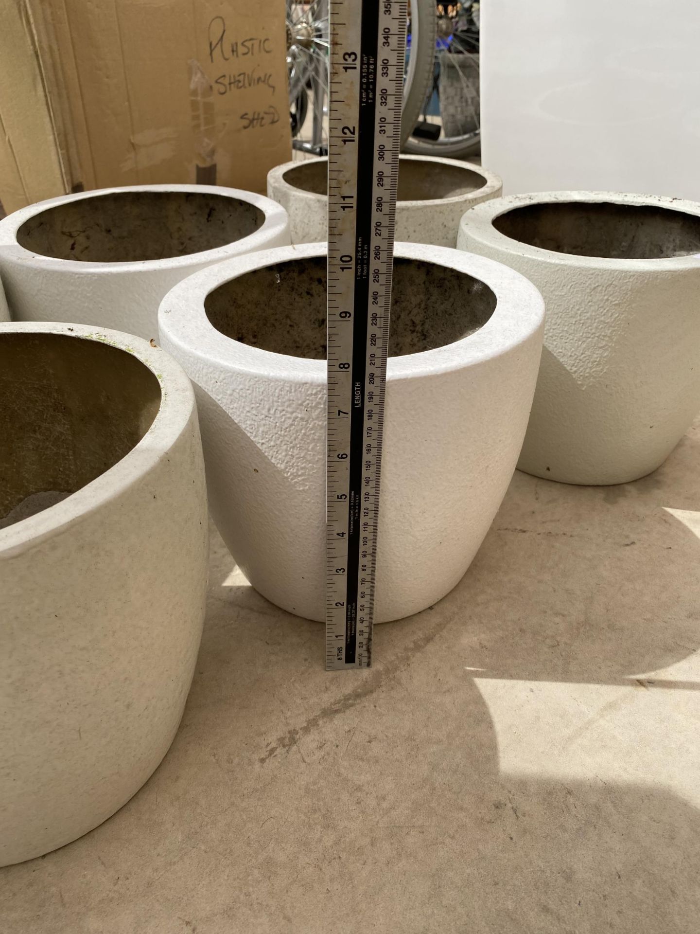 SIX LOW WHITE CIRCULAR FIBRE GLASS PLANTERS (H:20CM) - Image 2 of 3