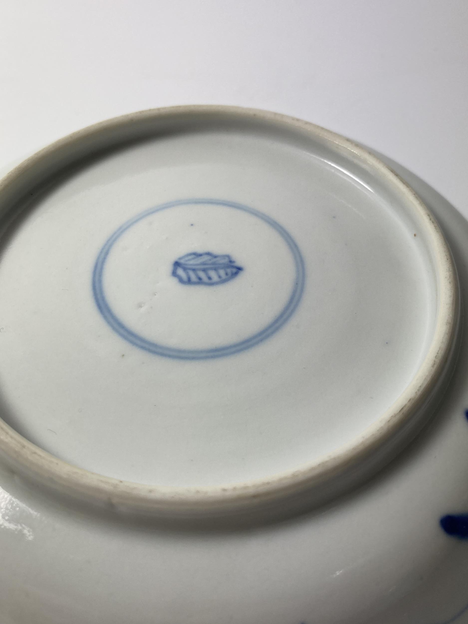 A PAIR OF KANGXI PERIOD (1661-1722) CHINESE BLUE AND WHITE PORCELAIN PLATES, ARTEMESIA LEAF MARK - Image 10 of 13