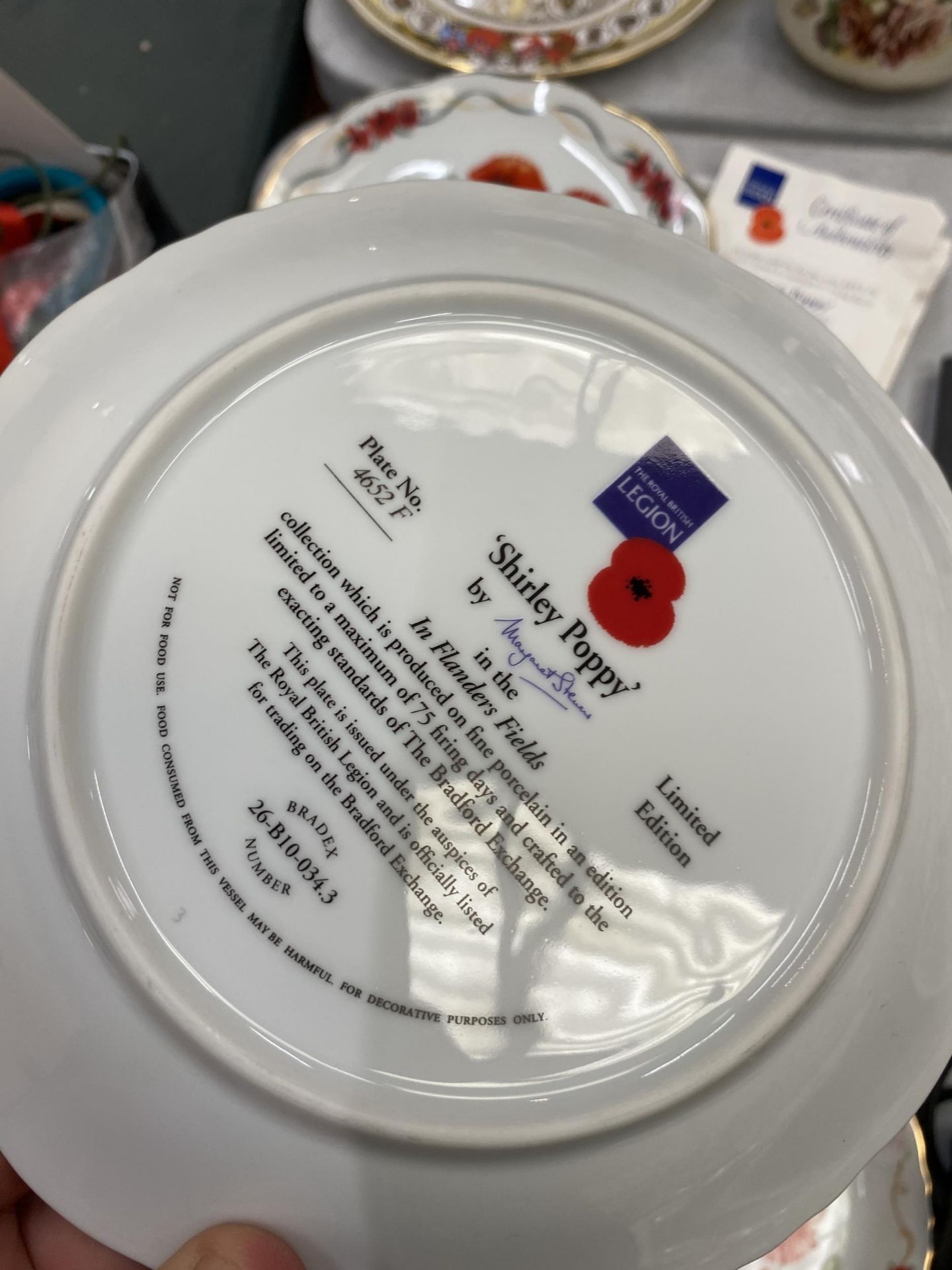 A COLLECTION OF ROYAL LEGION POPPY DESIGN CABINET PLATES - Image 2 of 2