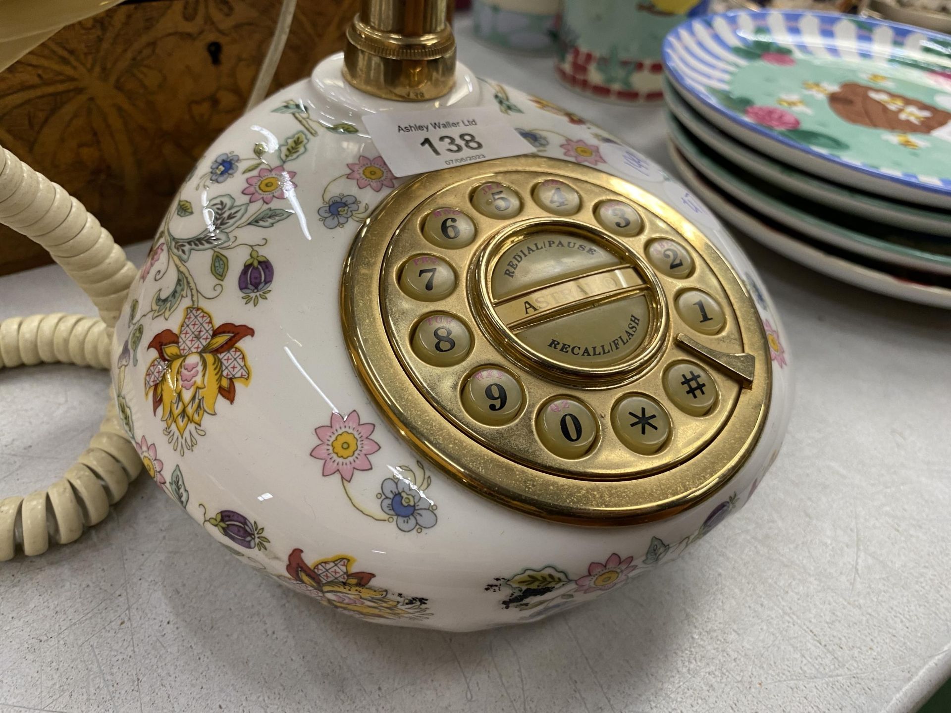 A HADDON HALL CERAMIC TELEPHONE - Bild 2 aus 3