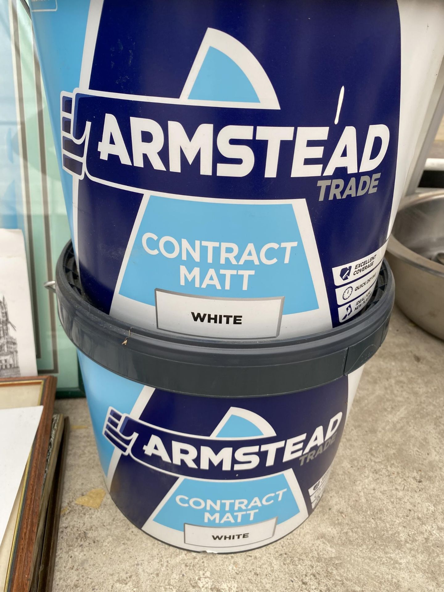 FOUR 10L TUBS OF ARMSTEAD TRADE CONTRACT MATT WHITE PAINT - Bild 2 aus 2