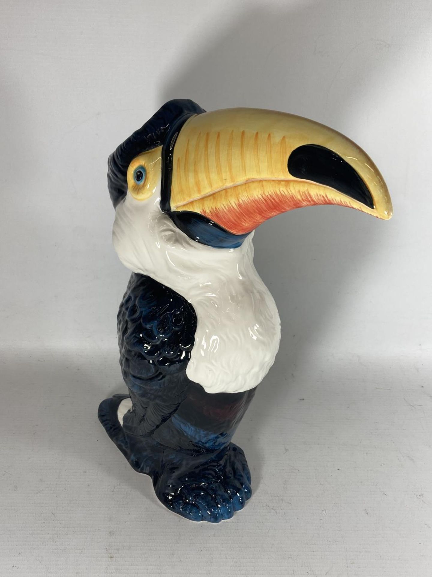 A VERY LARGE CERAMIC TOUCAN - Image 2 of 3