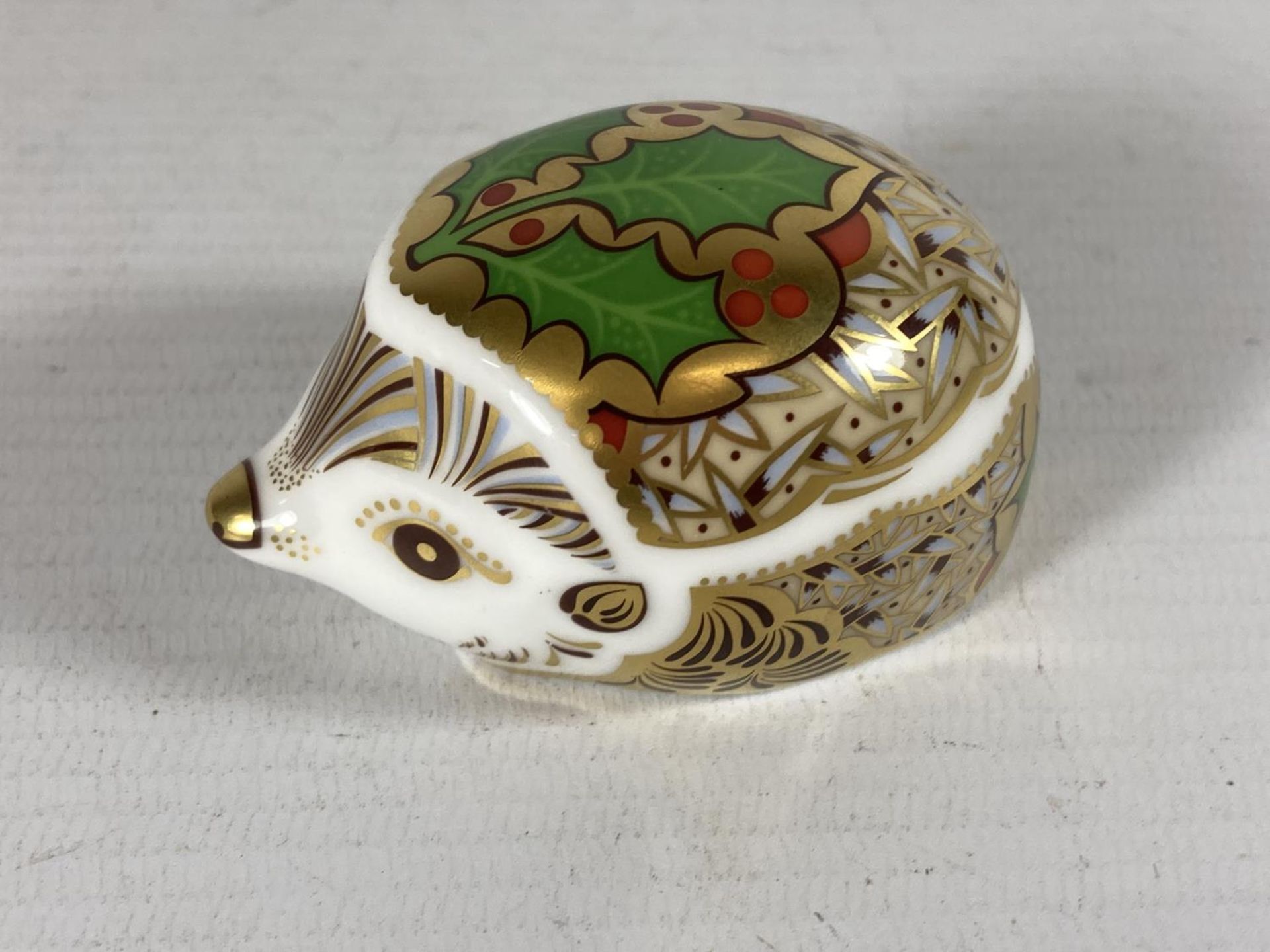 A ROYAL CROWN DERBY HEDGEHOG WITH GOLD STOPPER