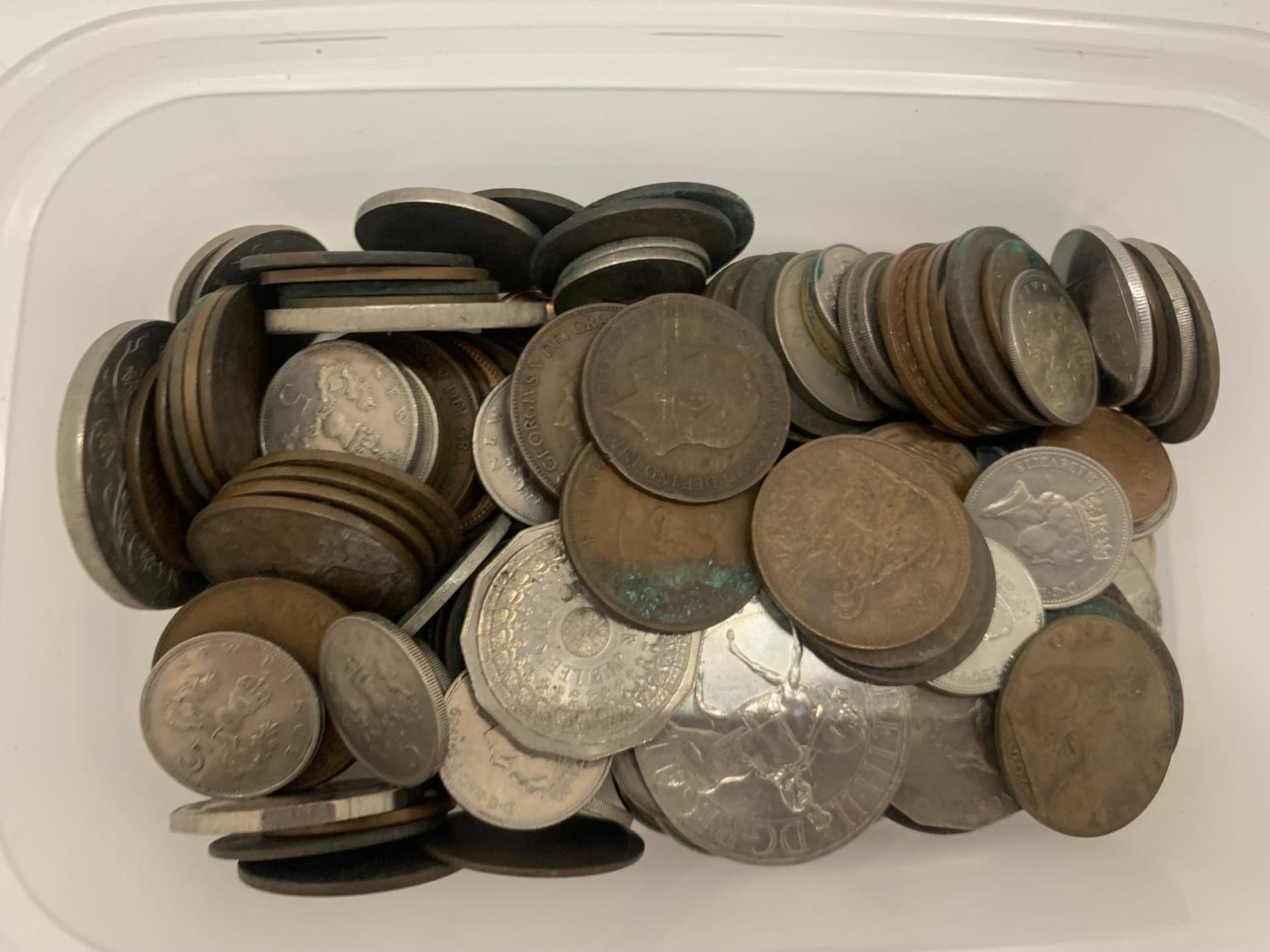 A QUANTITY OF VINTAGE COINS TO INCLUDE PRE-DECIMAL - Image 2 of 2