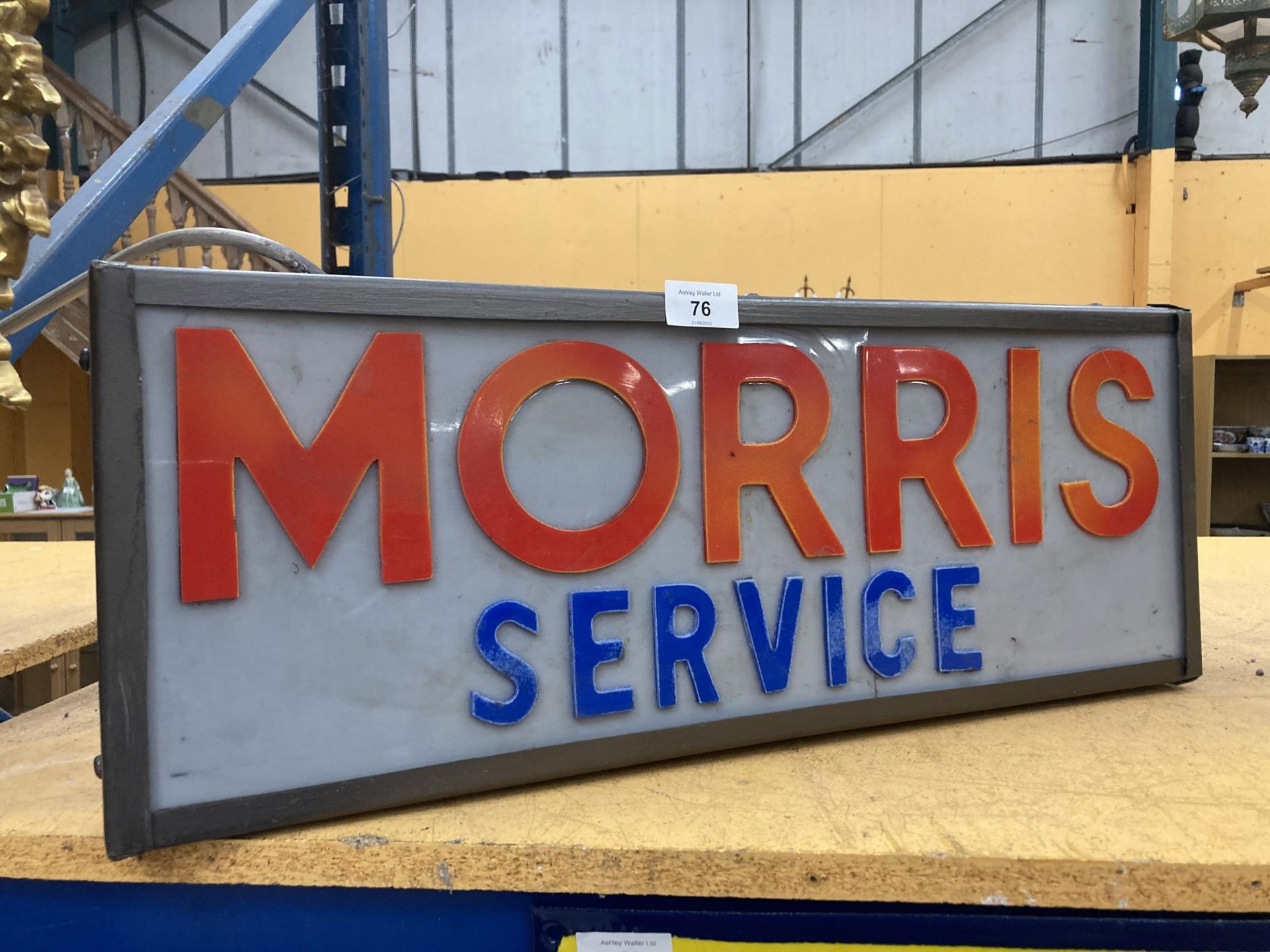 A 'MORRIS SERVICE' ILLUMINATED BOX SIGN, 23 X 57CM