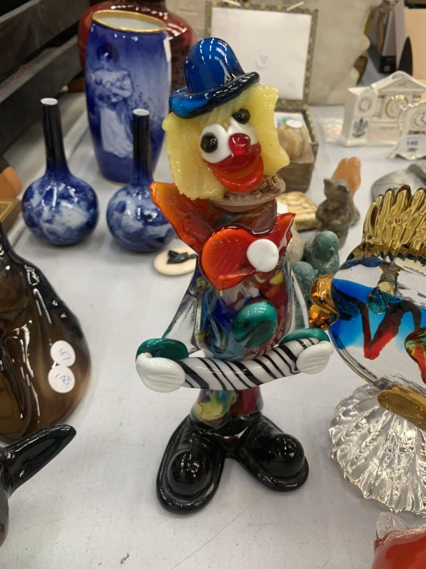 THREE MURANO GLASS FIGURES TO INCLUDE A CLOWN, FISH AND A COCKEREL - Image 4 of 5