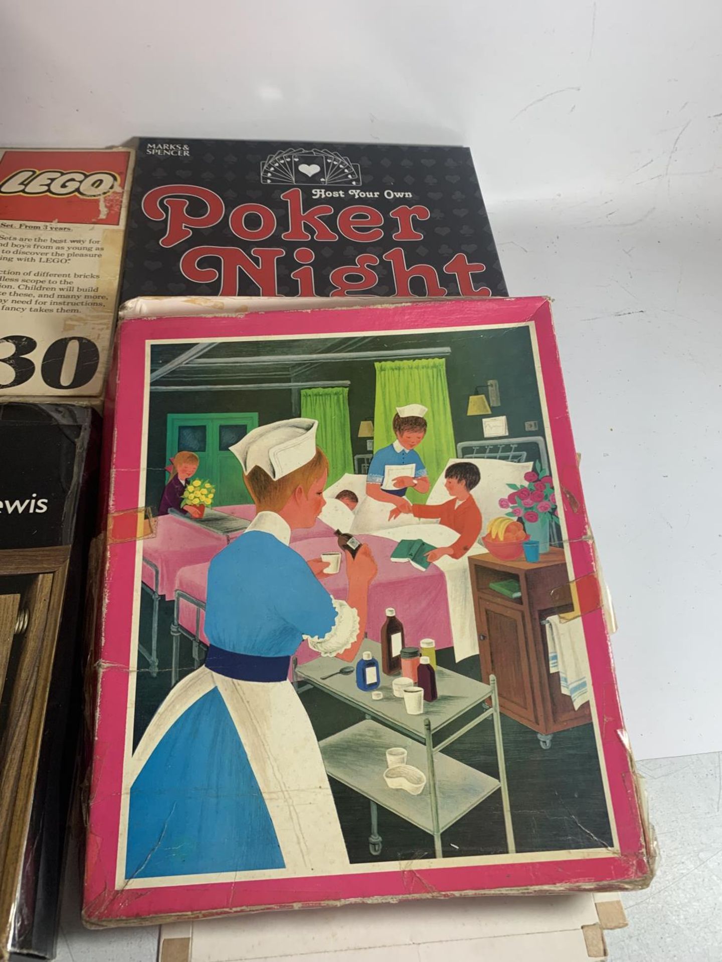 A QUANTITY OF BOXED VINTAGE GAMES TO INCLUDE A LEGO BASIC SET, LETTER LOTTO, POKER NIGHT, SHUT THE - Image 4 of 4