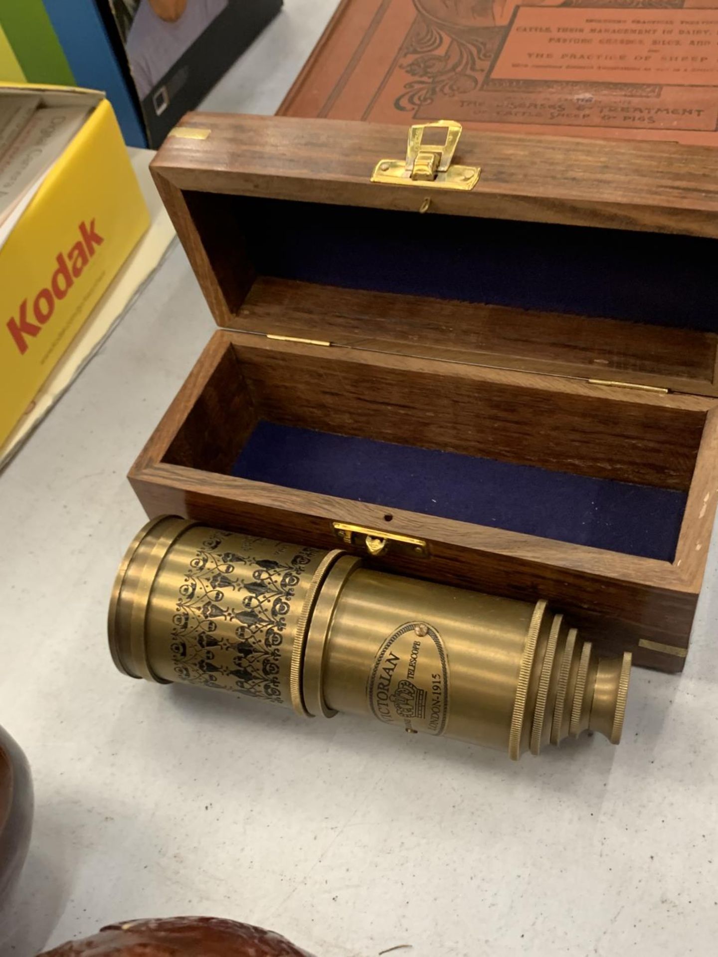 A BOXED BRASS VINTAGE STYLE TELESCOPE 'VICTORIAN MARINE'