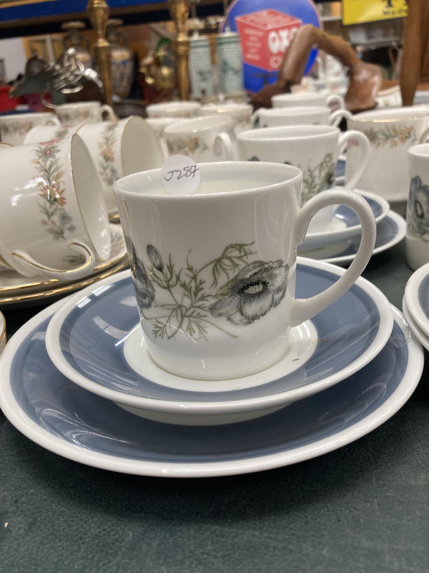 A WEDGWOOD SUSIE COOPER DESIGN 'GLEN MIST' PATTERN DINNER SERVICE - Bild 3 aus 4