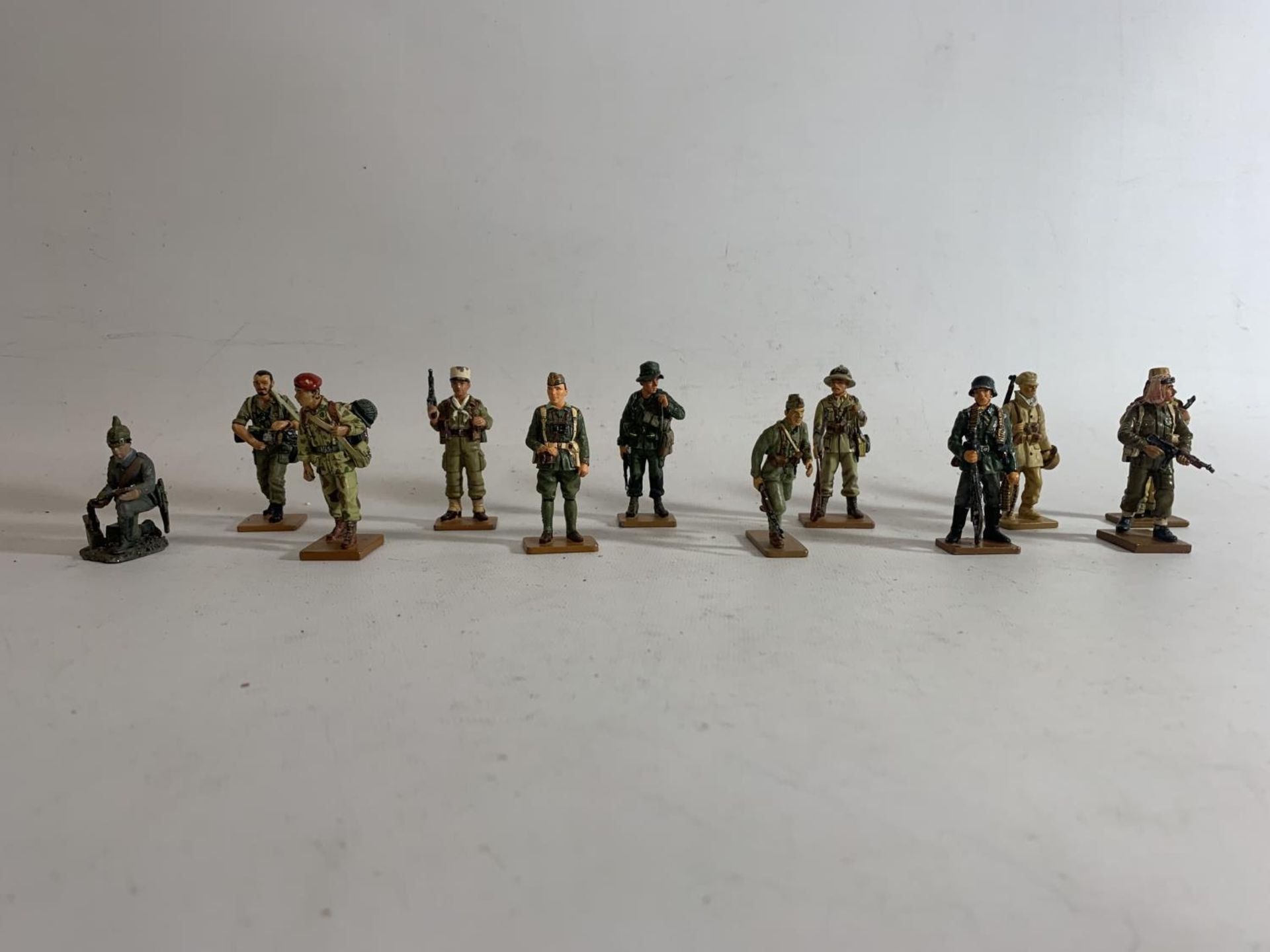 TWELVE DEL PRADO DIE CAST FIGURES OF SOLDIERS FROM VARIOUS ERAS TO INCLUDE VIETNAM, KOREAN WAR ETC - Image 2 of 9