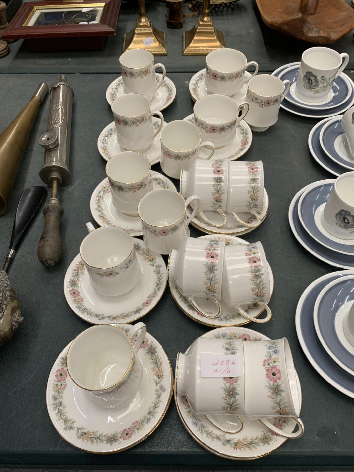 A LARGE QUANTITY OF ROYAL ALBERT 'BELINDA' CUPS AND SAUCERS