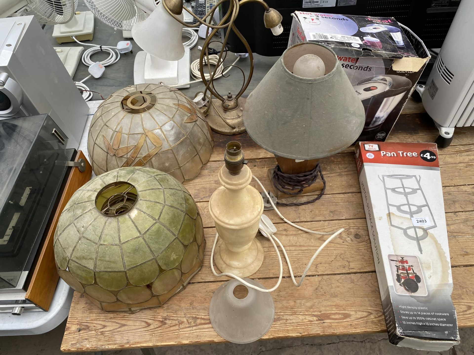 AN ASSORTMENT OF ITEMS TO INCLUDE LAMPS AND A HOT WATER MACHINE ETC