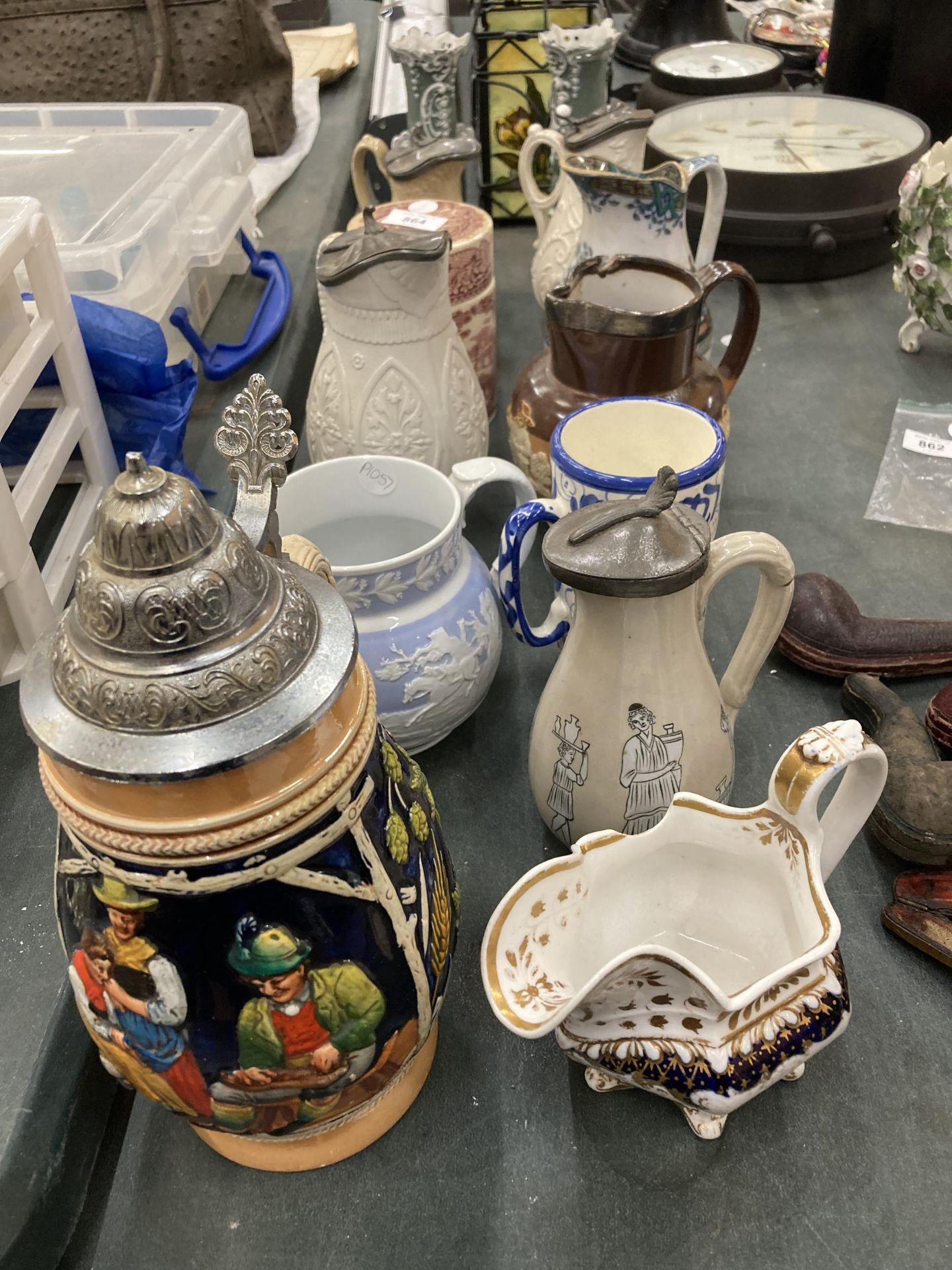 A QUANTITY OF VICTORIAN AND VINTAGE JUGS TO INCLUDE ROYAL DOULTON, MASON'S, ETC