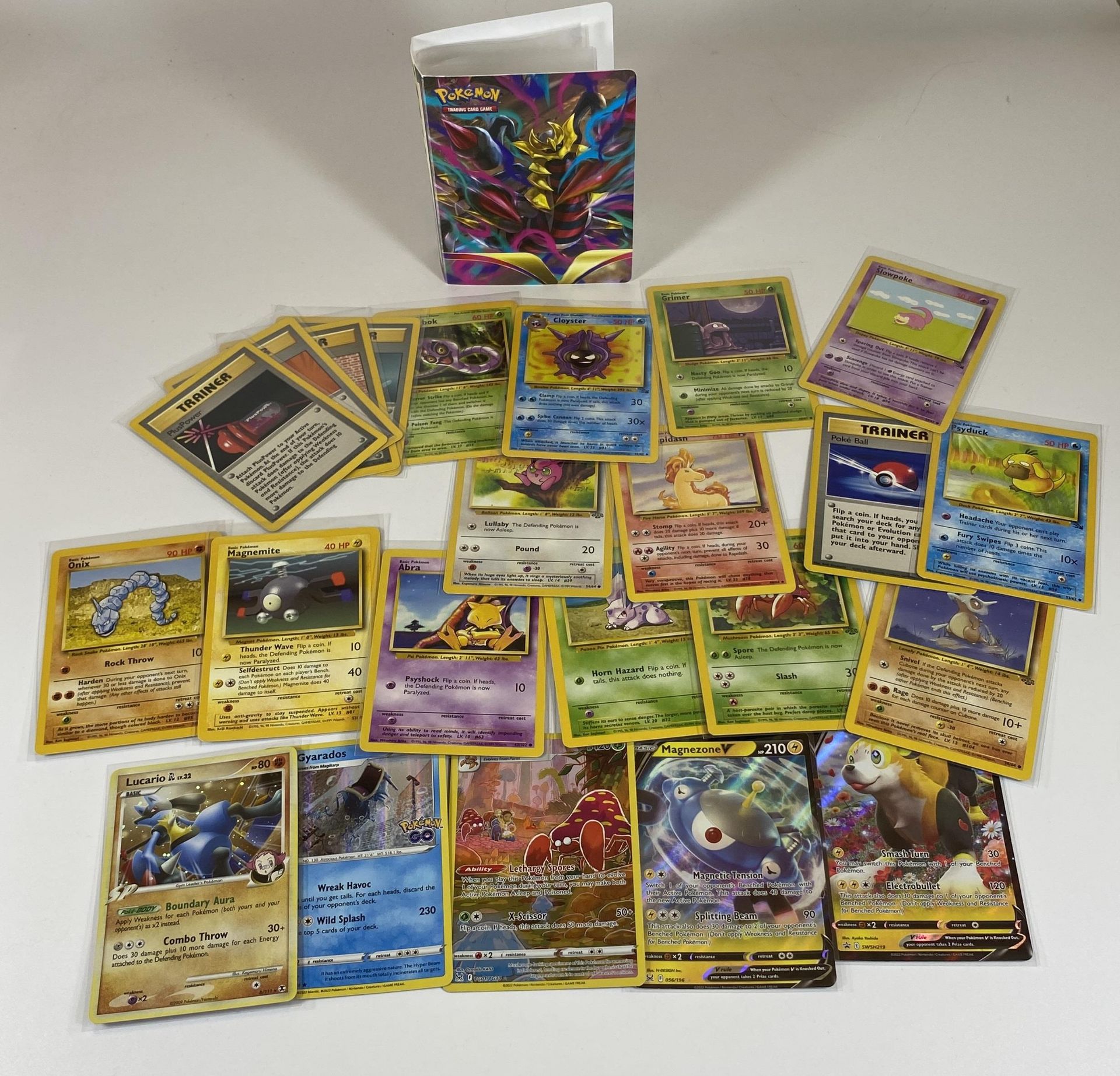 A FOLDER OF 1999 POKEMON CARDS & RARE CARDS