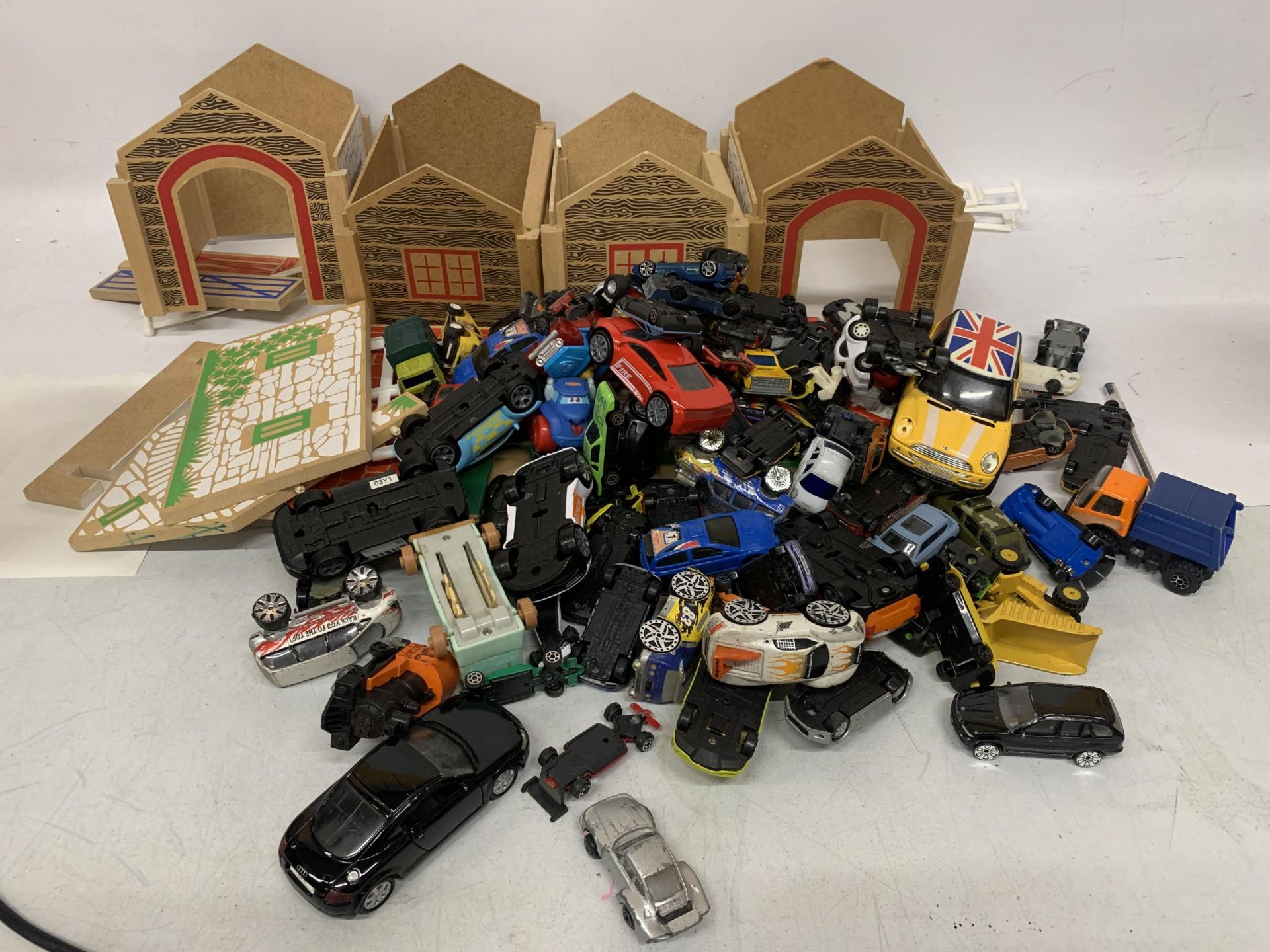 A QUANTITY OF TOY CARS AND A WOODEN FARM SET