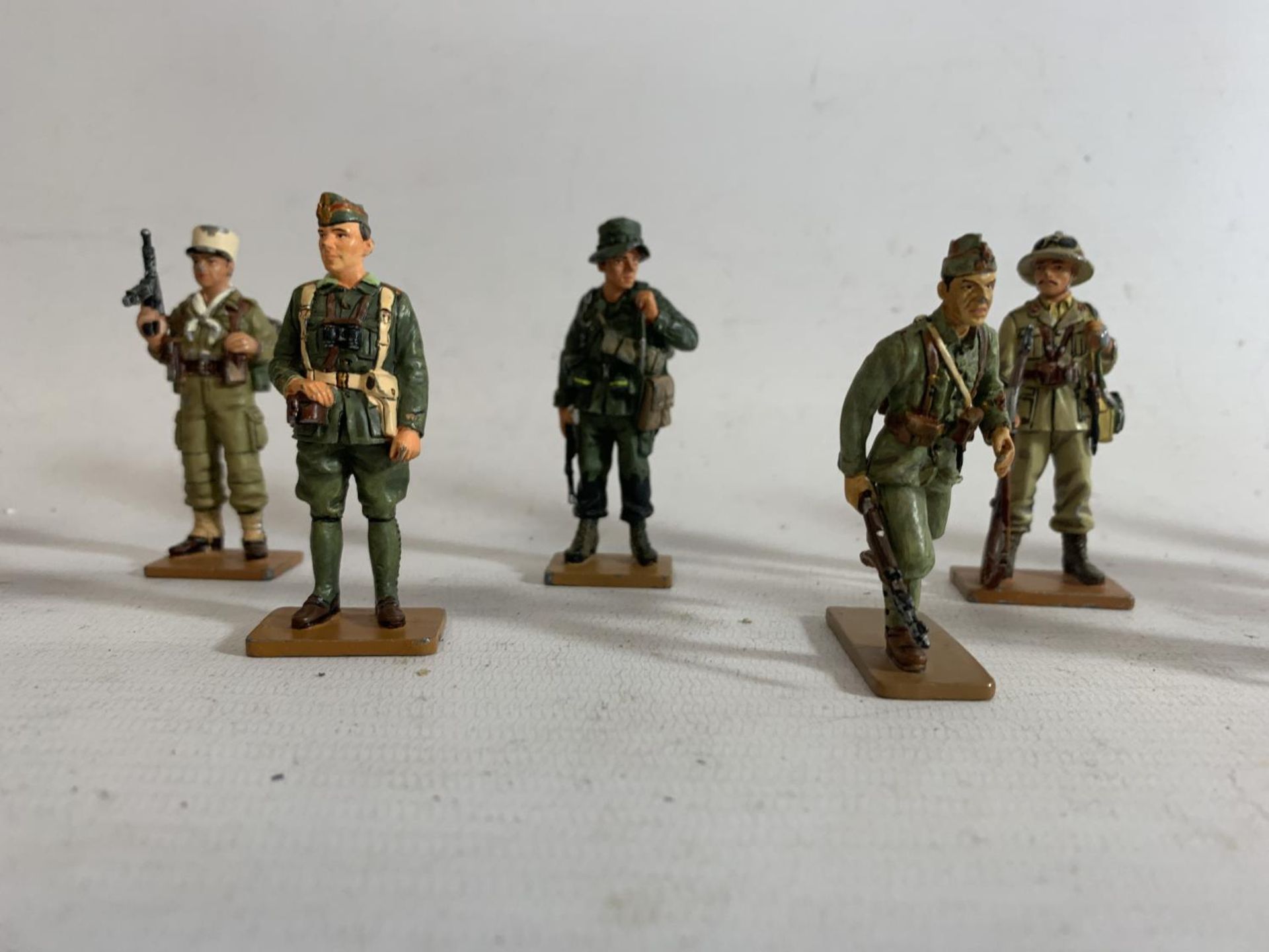 TWELVE DEL PRADO DIE CAST FIGURES OF SOLDIERS FROM VARIOUS ERAS TO INCLUDE VIETNAM, KOREAN WAR ETC - Image 4 of 9