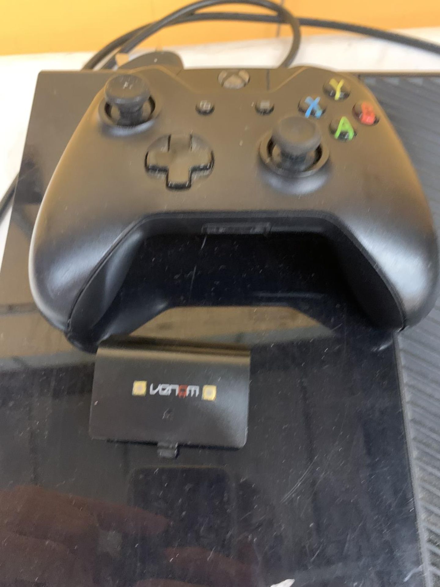AN XBOX ONE AND CONTROLLER WITH BATTERY PACK - Image 3 of 3