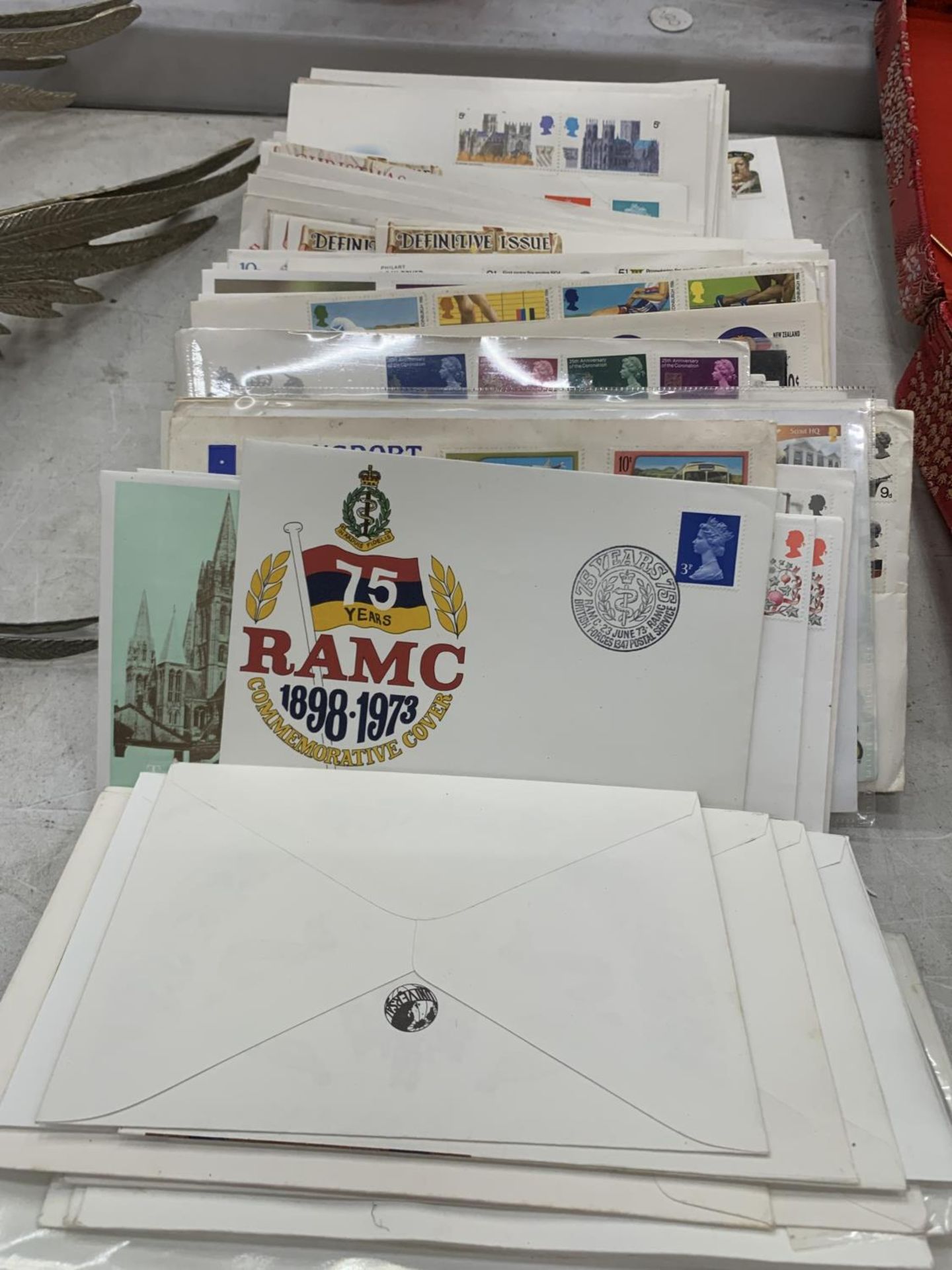 A LARGE QUANTITY OF FIRST DAY COVERS - Bild 4 aus 4