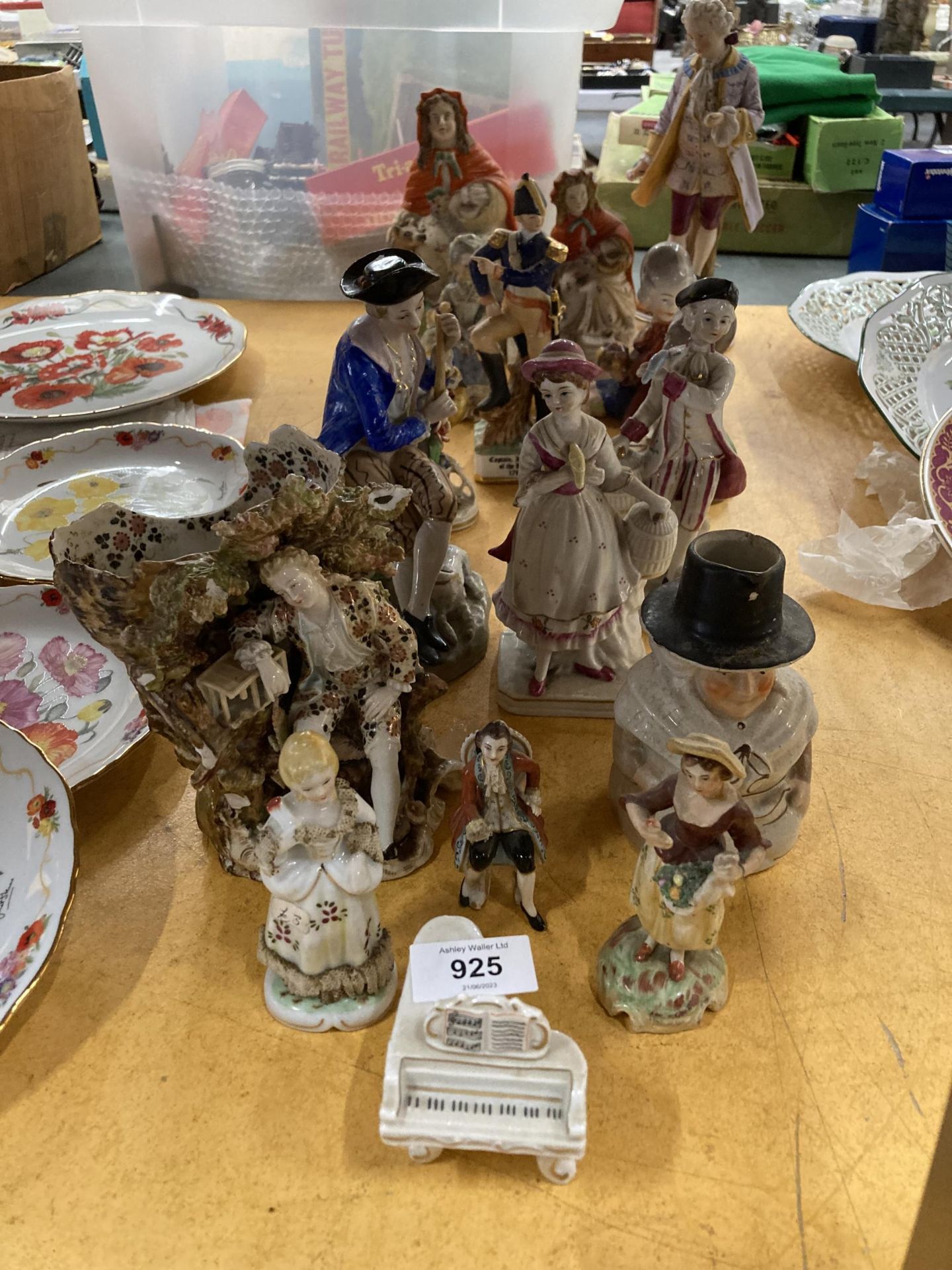 A LARGE QUANTITY OF VINTAGE STAFFORDSHIRE FIGURES