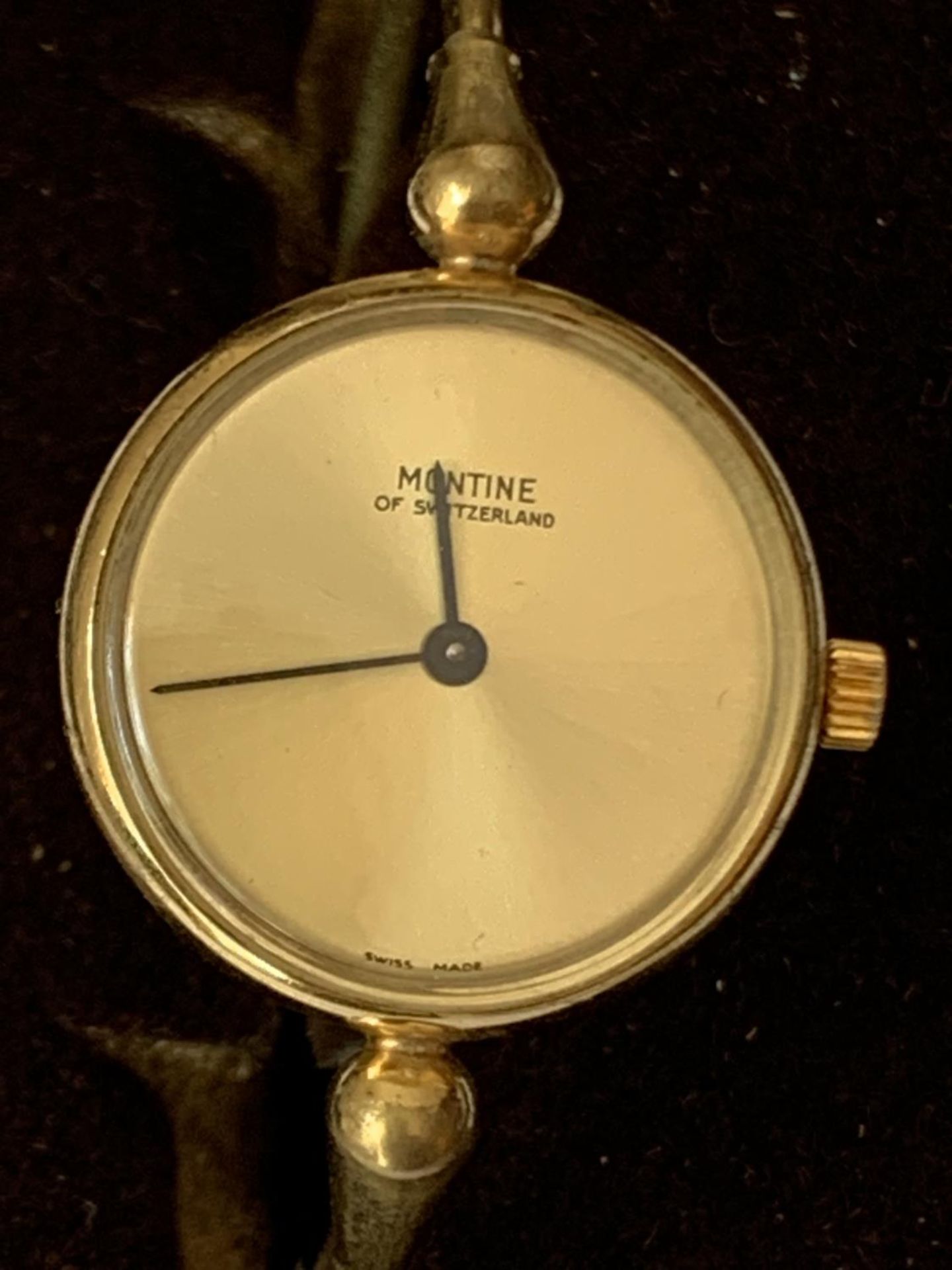 A LADIES MONTINE WRISTWATCH IN A PRESENTATION BOX SEEN WORKING BUT NO WARRANTY - Image 2 of 3