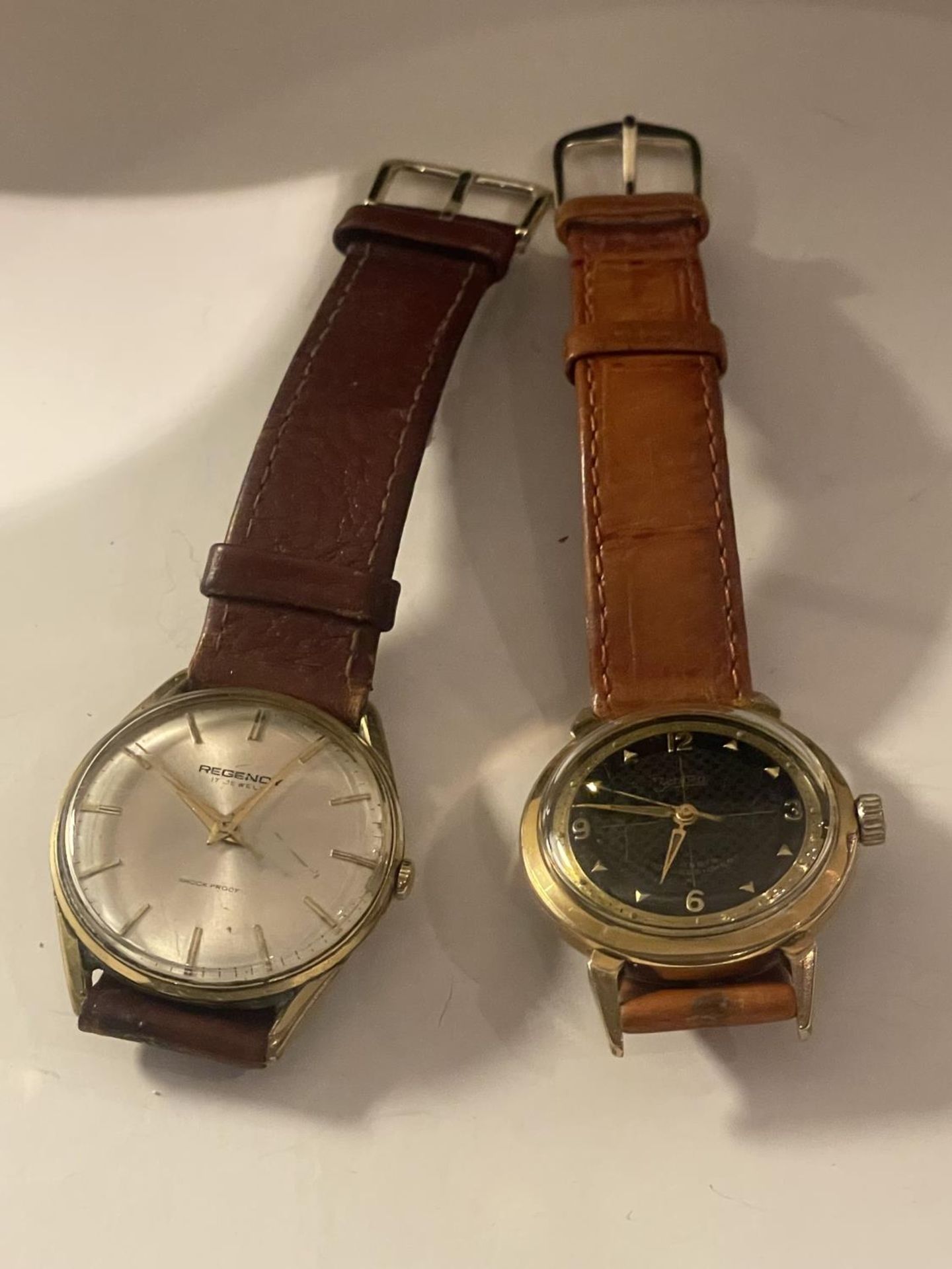 TWO VINTAGE GENTS WRIST WATCHES TO INCLUDE A REGENCY SEEN WORKING BUT NO WARRANTY