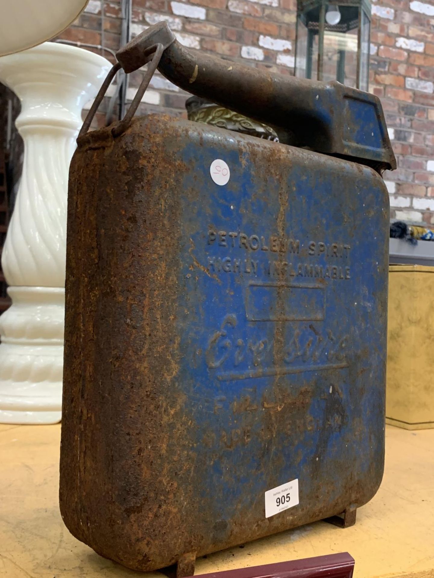 A VINTAGE 'EVERSURE' METAL NOZZLE PETROL CAN - Image 2 of 2