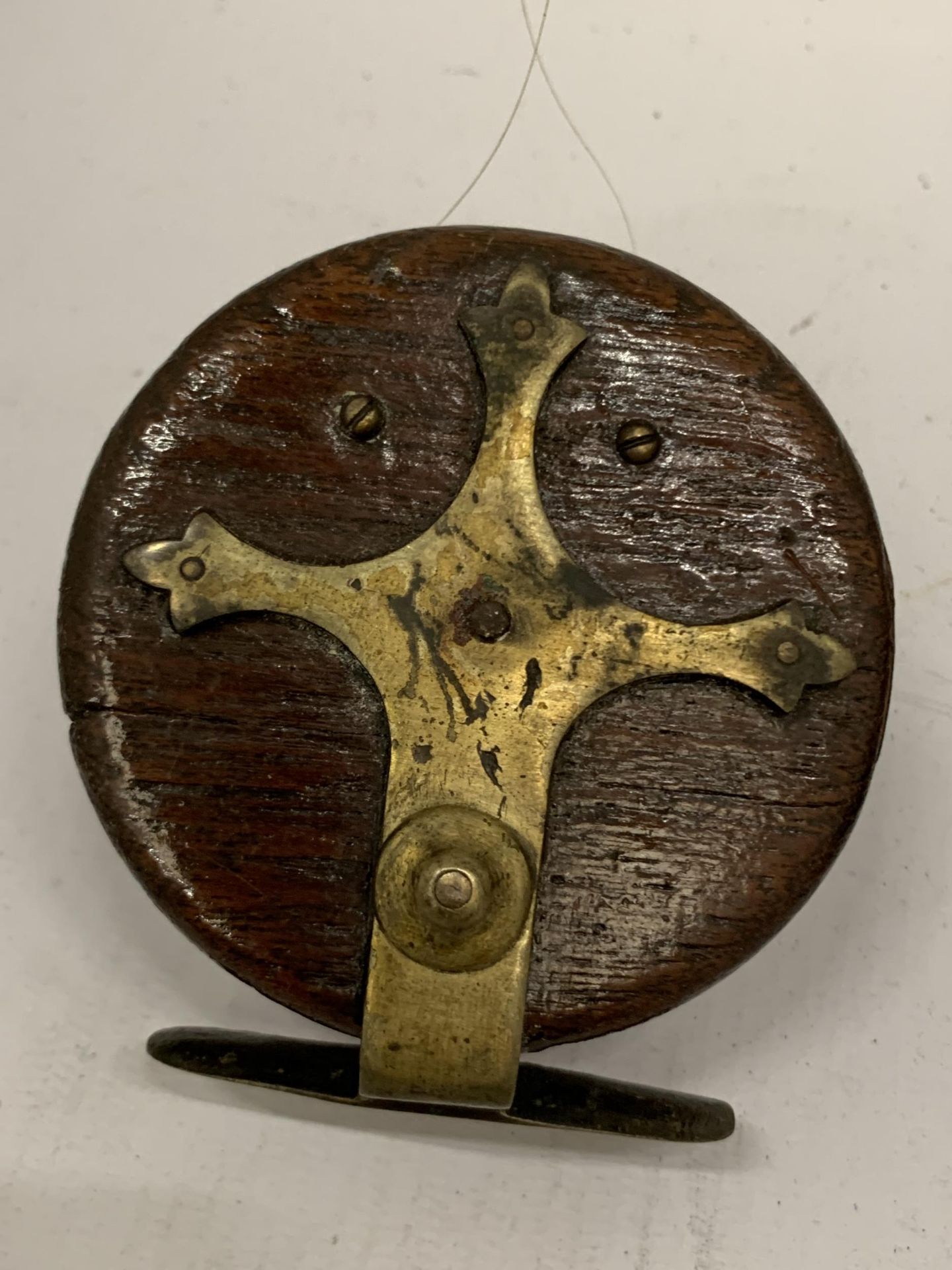 A COLLECTION OF THREE VINTAGE WOODEN FISHING REELS - Image 3 of 4