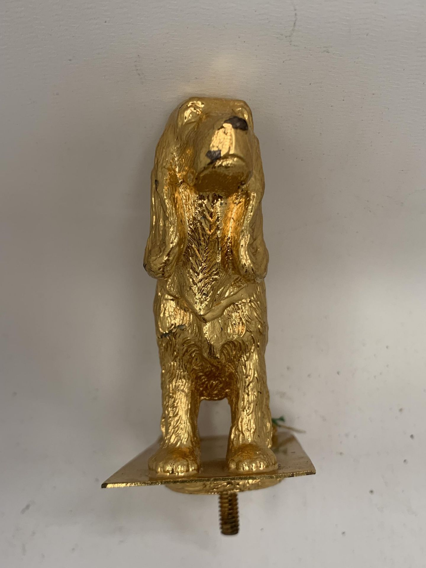 A VINTAGE GOLD PAINTED COCKER SPANIEL DOG MASCOT - Image 3 of 3