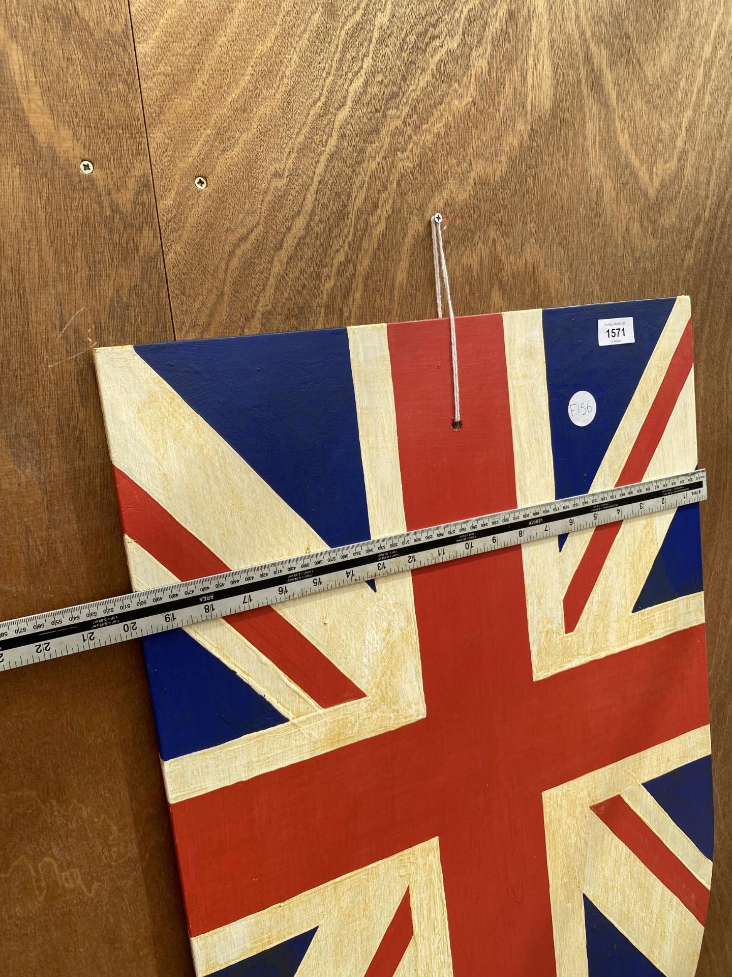A WOODEN HAND PAINTED UNION JACK SIGN - Image 3 of 3