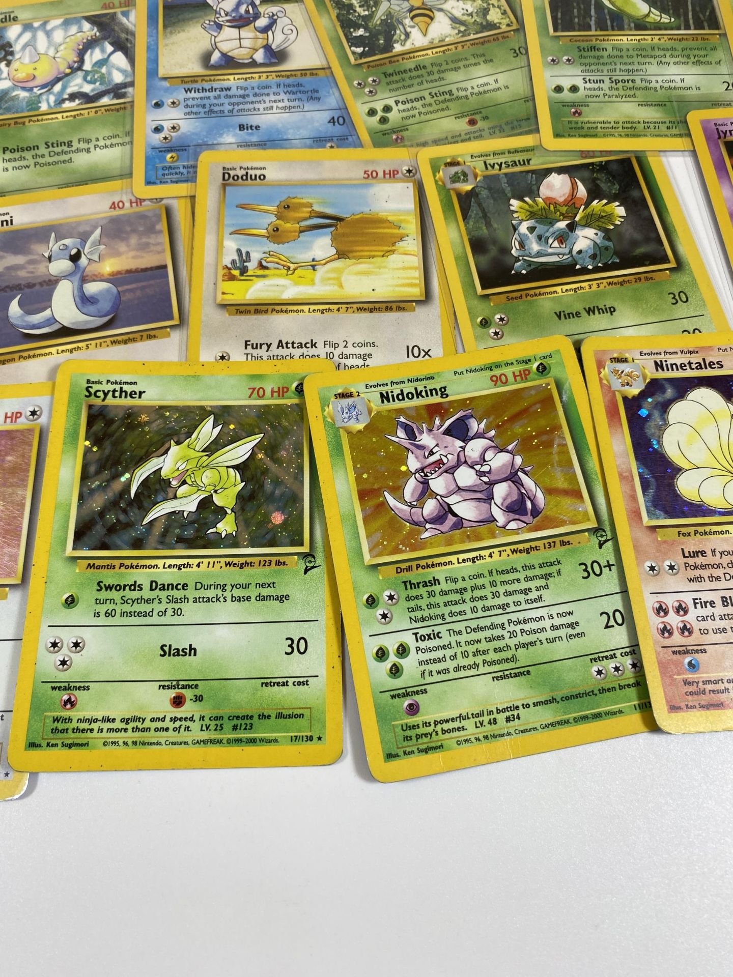 A COLLECTION OF 1999 POKEMON BASE SET CARDS, 1ST EDITION HOLO MACHAMP AND OTHER HOLOS, RAICHU, - Image 3 of 6