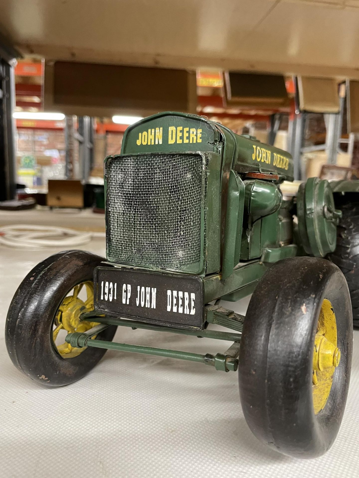 A TIN PLATE MODEL OF A 1931 JOHN DEERE TRACTOR - Image 4 of 4