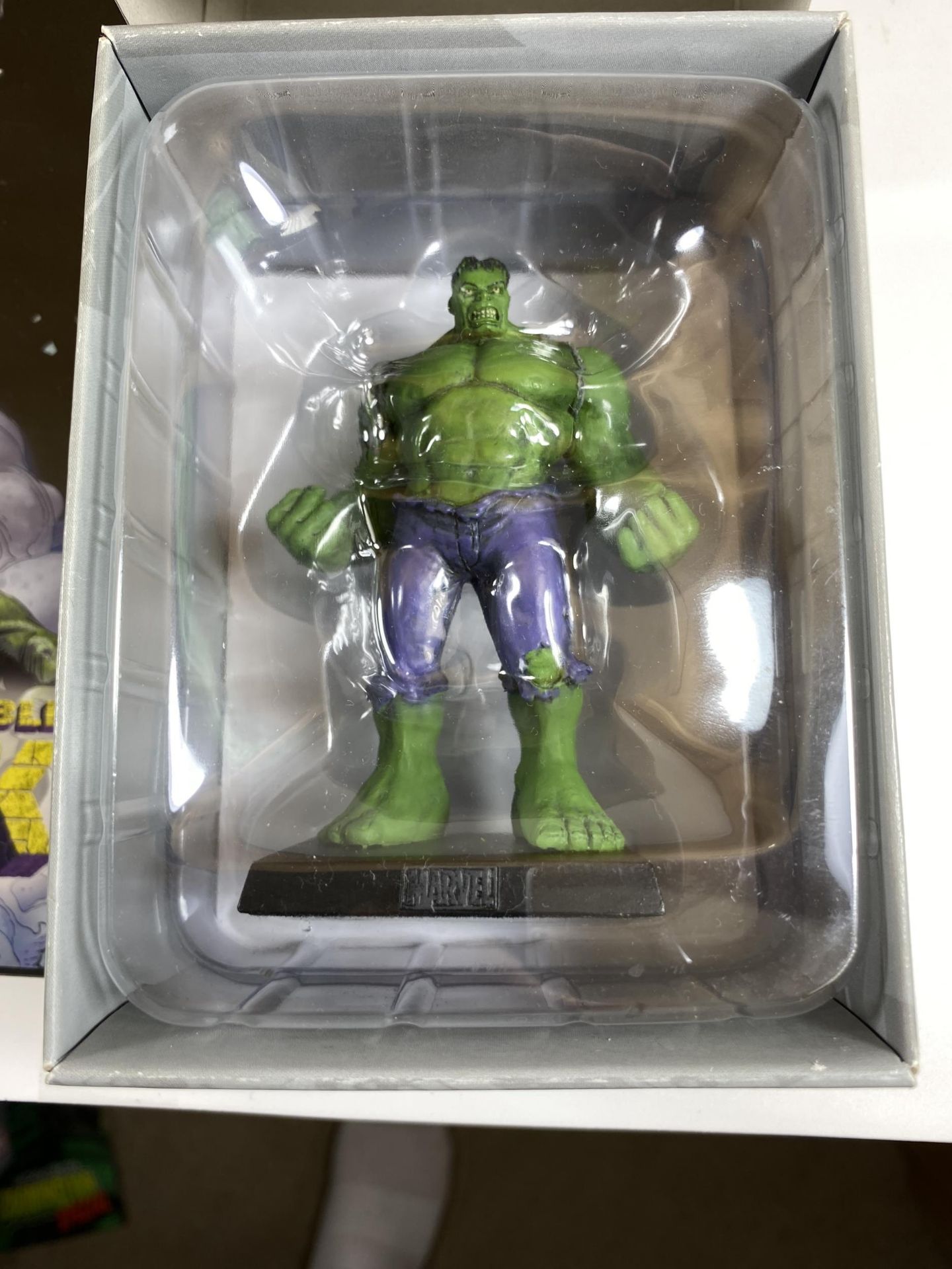 A BOXED THE CLASSIC MARVEL COLLECTION SPECIAL FIGURE - 'THE INCREDIBLE HULK' , WITH MAGAZINE - Bild 2 aus 4