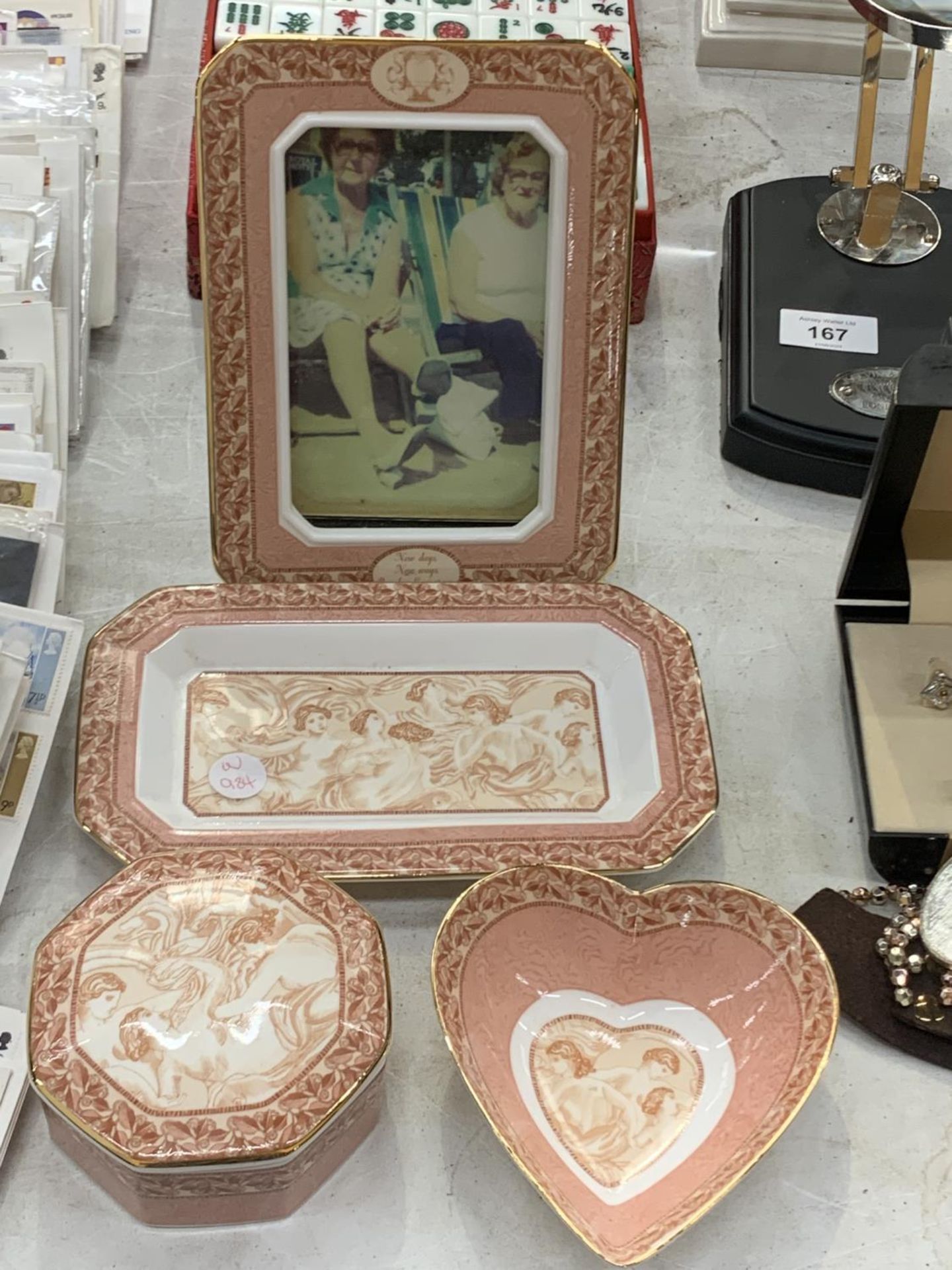 A QUANTITY OF WEDGWOOD 'VENUS' TO INCLUDE A PHOTO FRAME, TRINKET BOX AND DISH AND A RECTANGULAR