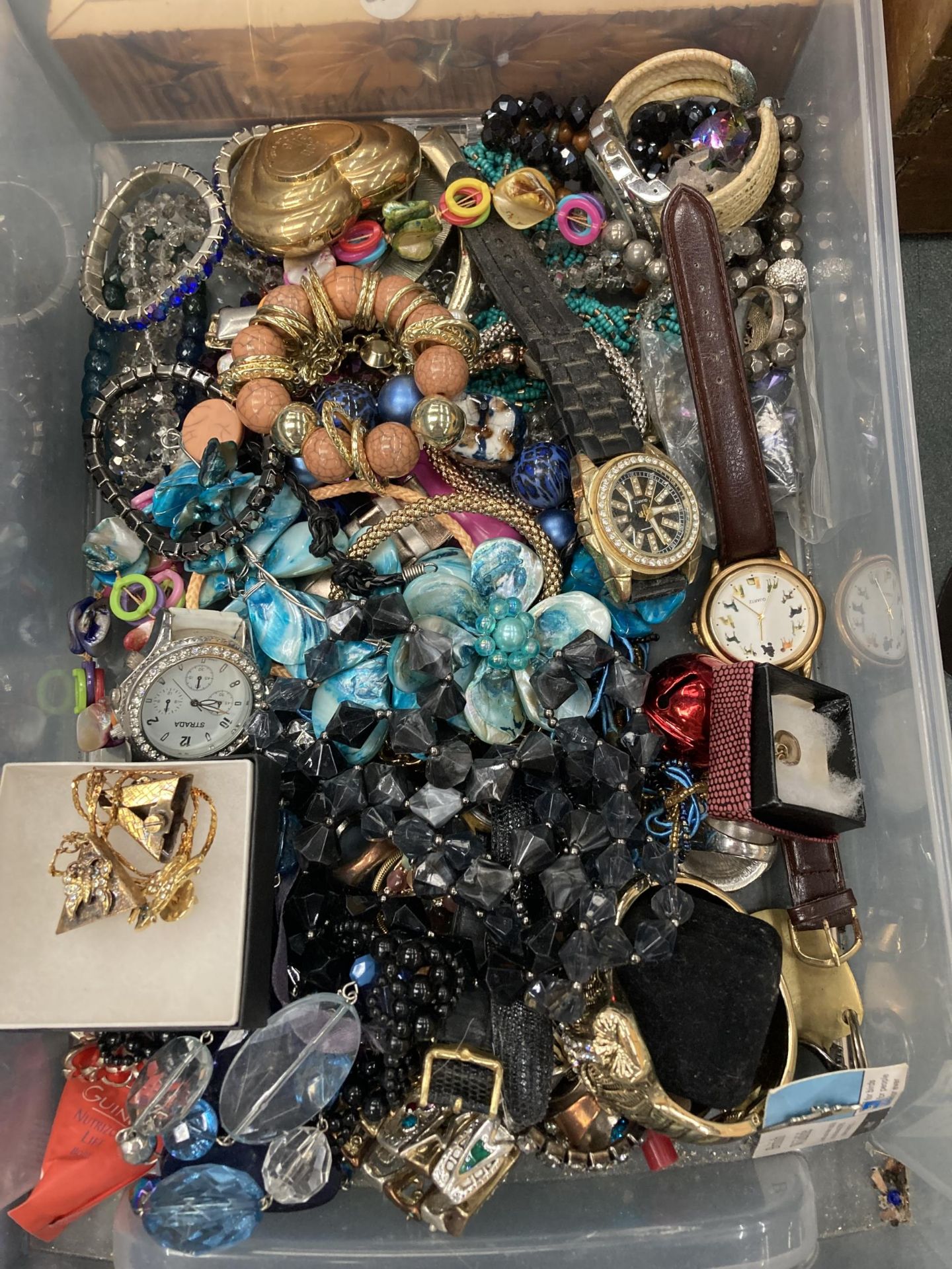 A LARGE MIXED LOT OF COSTUME JEWELLERY, BOXED ITEMS, WOODEN BOX ETC - Image 2 of 4