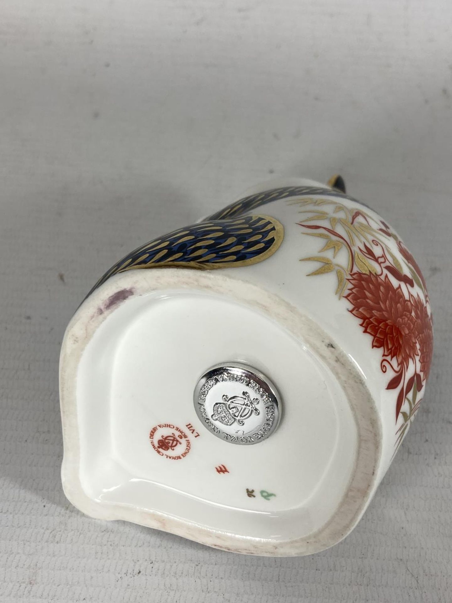 A ROYAL CROWN DERBY IMARI PANDA WITH SILVER STOPPER - Image 3 of 3