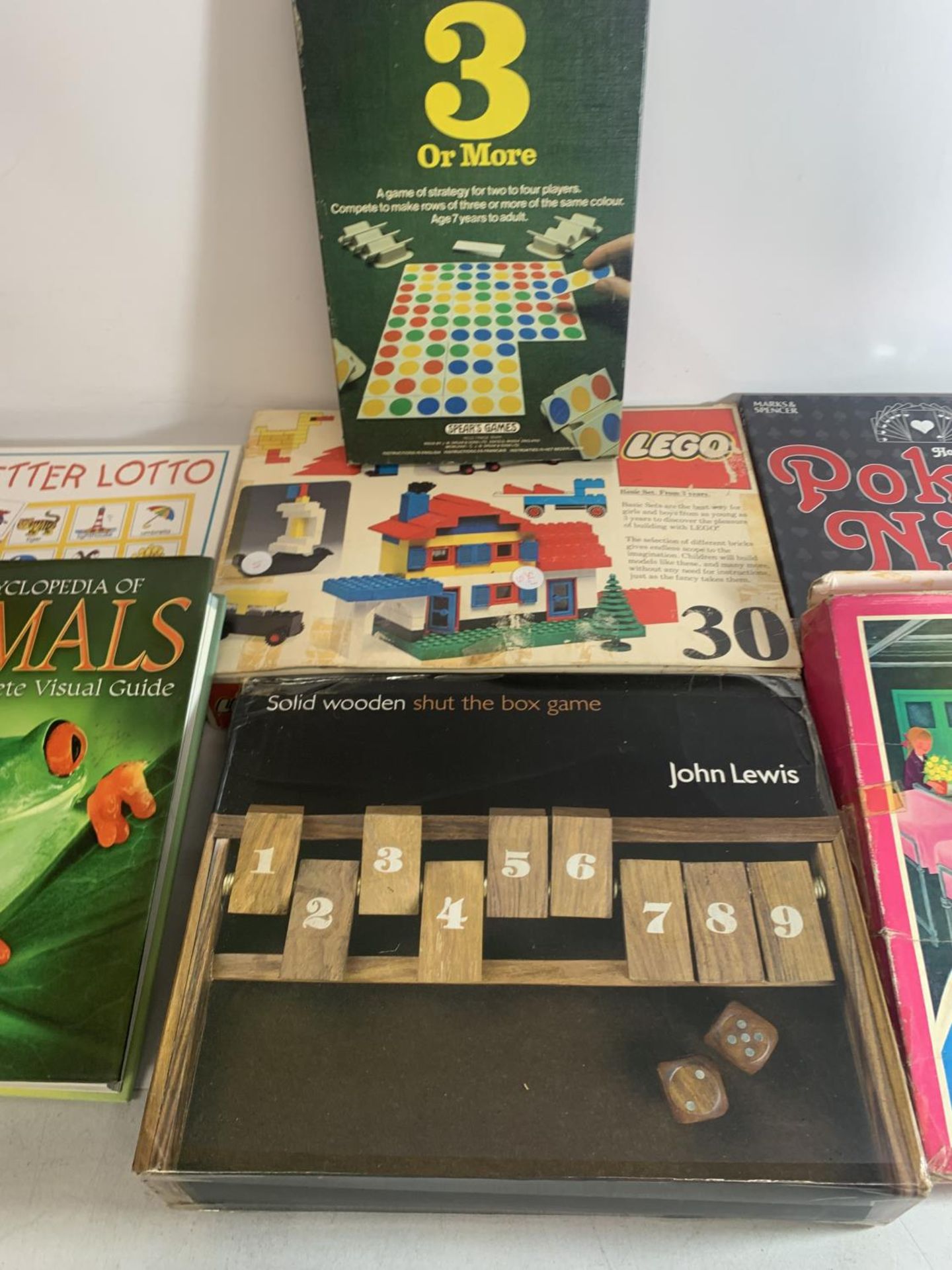 A QUANTITY OF BOXED VINTAGE GAMES TO INCLUDE A LEGO BASIC SET, LETTER LOTTO, POKER NIGHT, SHUT THE - Image 3 of 4