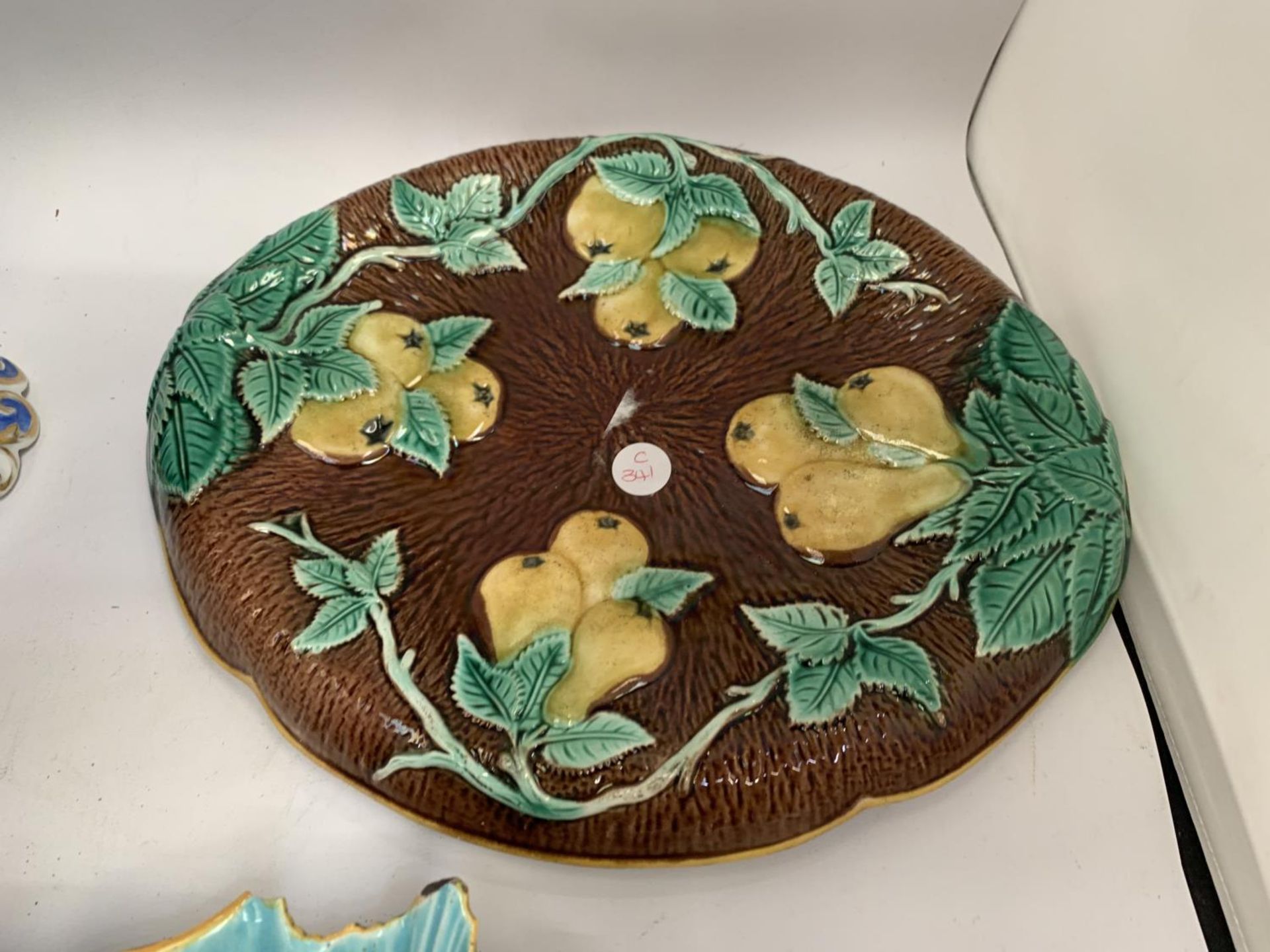 A VINTAGE MAJOLICA BOWL WITH HANDLE, MAJOLICA FRUIT PLATTER AND A VICTORIAN VASE - Image 3 of 6