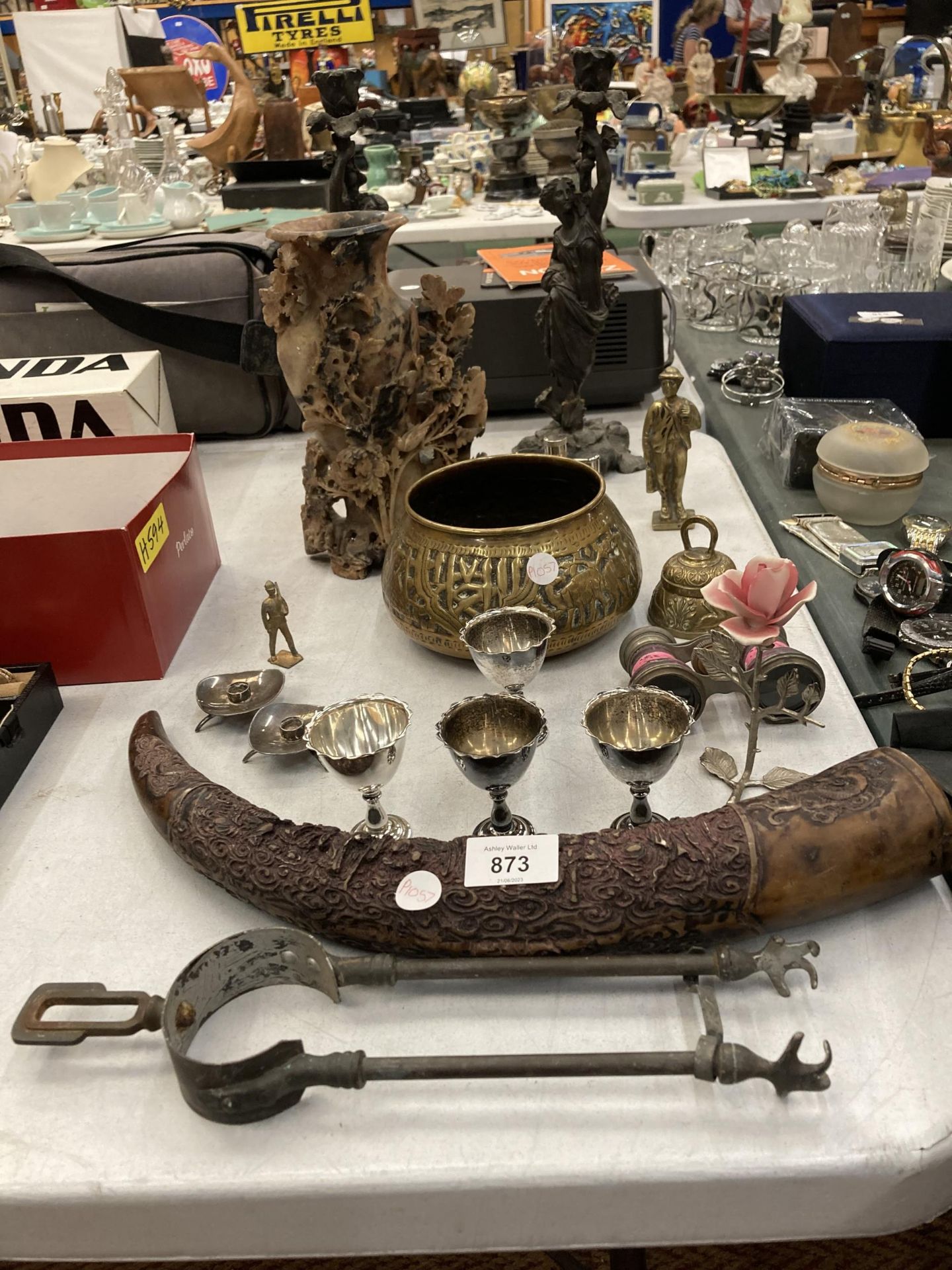 A MIXED LOT TO INCLUDE METAL LADY FIGURE CANDLESTICKS, BRASSWARE, OPERA GLASSES, A RESIN HORN, WHITE