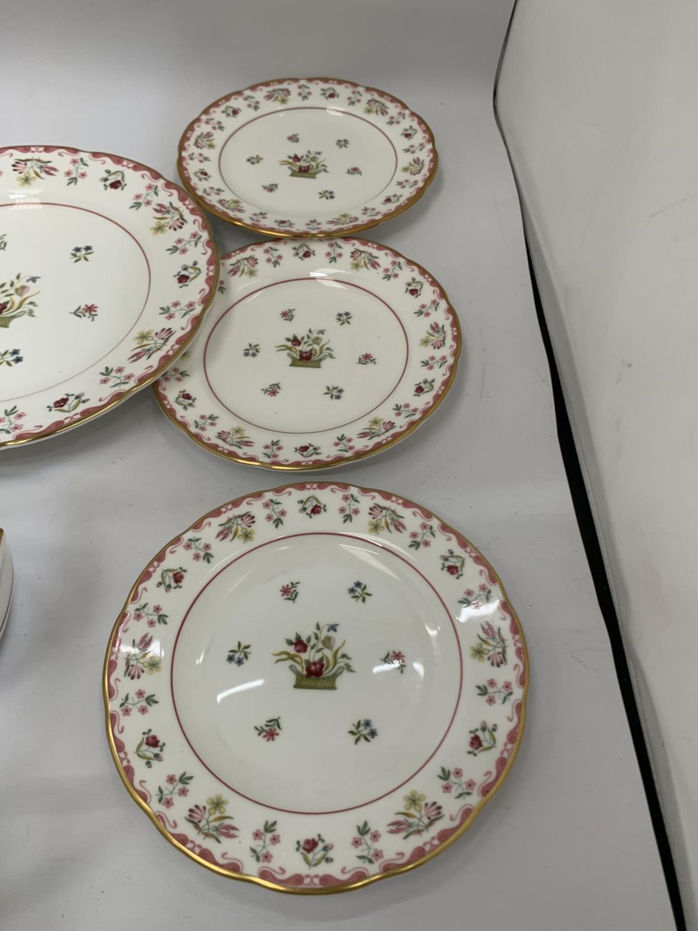 A QUANTITY OF WEDGWOOD 'BIANCA' TO INCLUDE A CAKE PLATE, SIDE PLATES, CREAM JUG AND SUGAR BOWL - Image 6 of 6