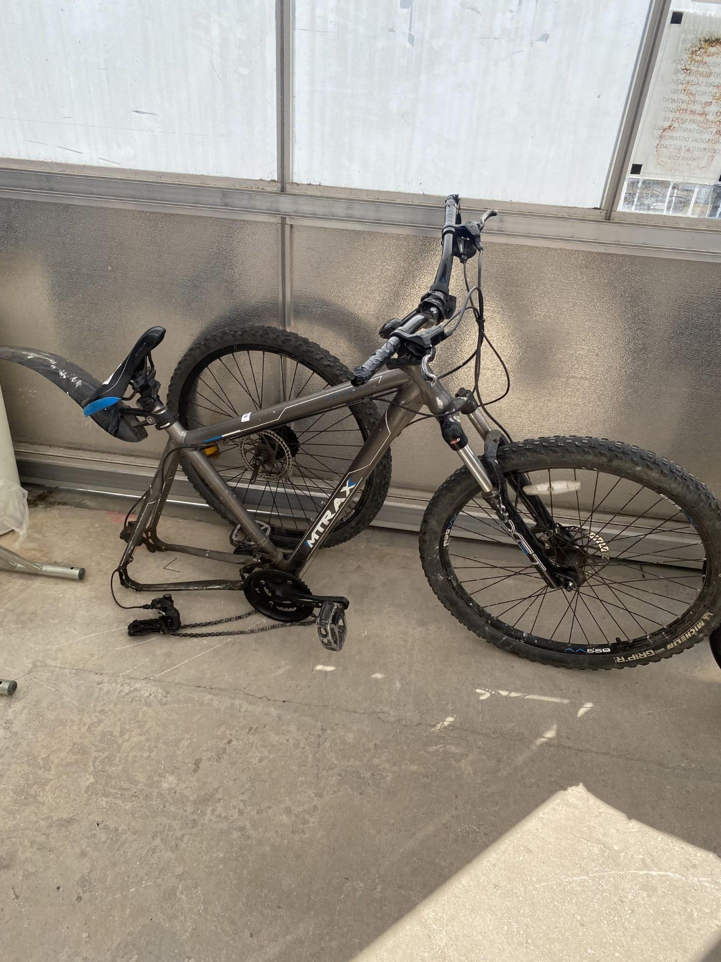 A DACITE MTRAX MOUNTAIN BIKE WITH FRONT SUSPENSION, DISC BRAKES AND 24 SPEED GEAR SYSTEM