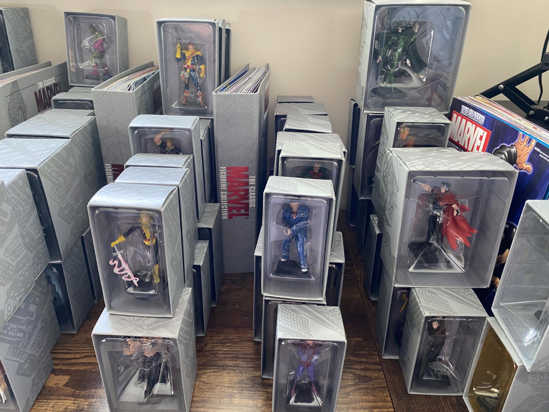 A COMPLETE SET OF 1-200 THE CLASSIC MARVEL COLLECTION FIGURES, ALL BOXED AS NEW COMPLETE WITH 200 - Image 6 of 12