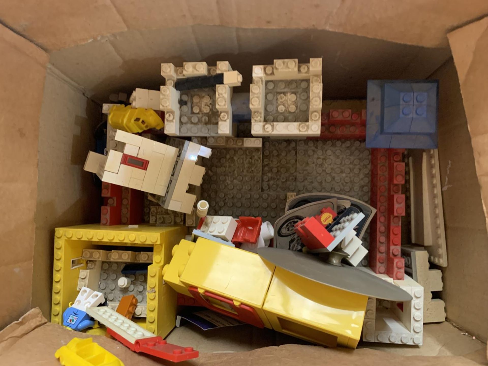 A QUANTITY OF LEGO AND VINTAGE LEGO BOXES - Image 2 of 6