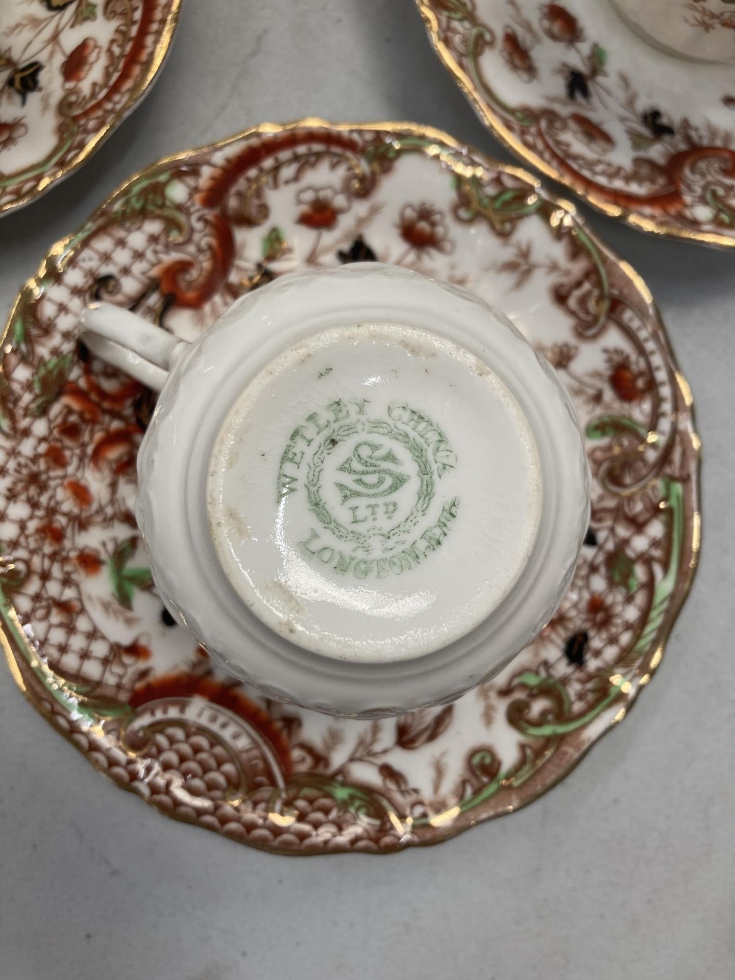 A VINTAGE WETLEY CHINA GILT PART TEA SET - Image 3 of 4