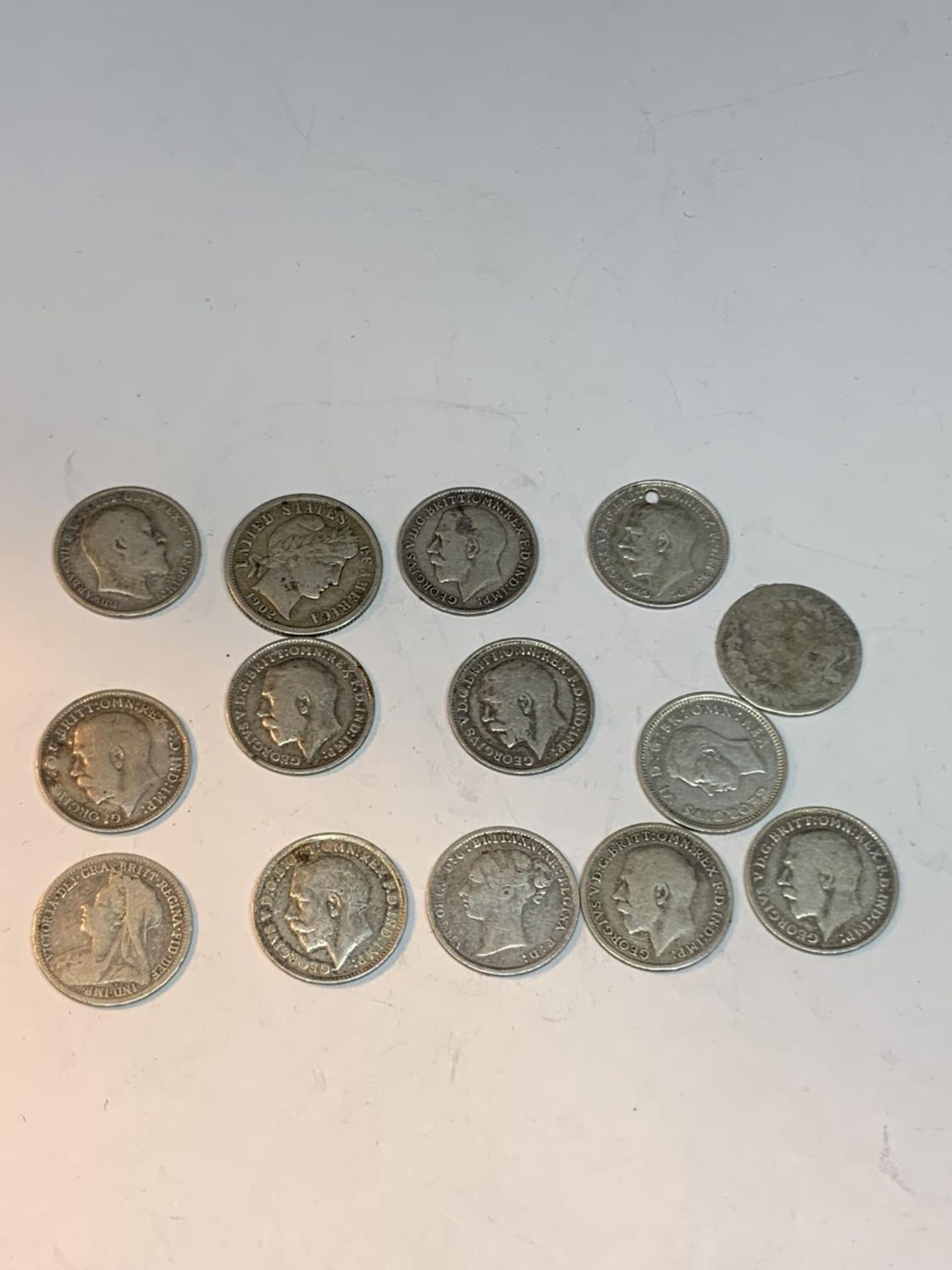 A BAG OF SILVER COINS TO INCLUDE THREE PENCES - Image 4 of 4